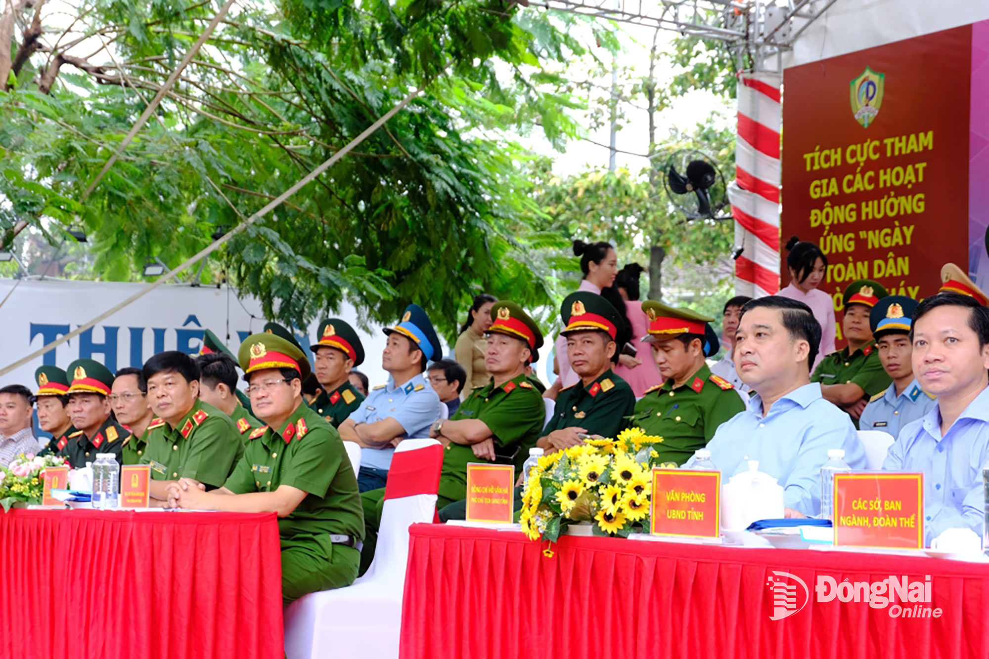Tỉnh ủy viên, Phó Chủ tịch UBND tỉnh Đồng Nai Hồ Văn Hà cùng lãnh đạo Công an tỉnh Đồng Nai, Công an Thành phố Hồ Chí Minh và các sở, ngành, đơn vị liên quan tham dự diễn tập. Ảnh: Đăng Tùng