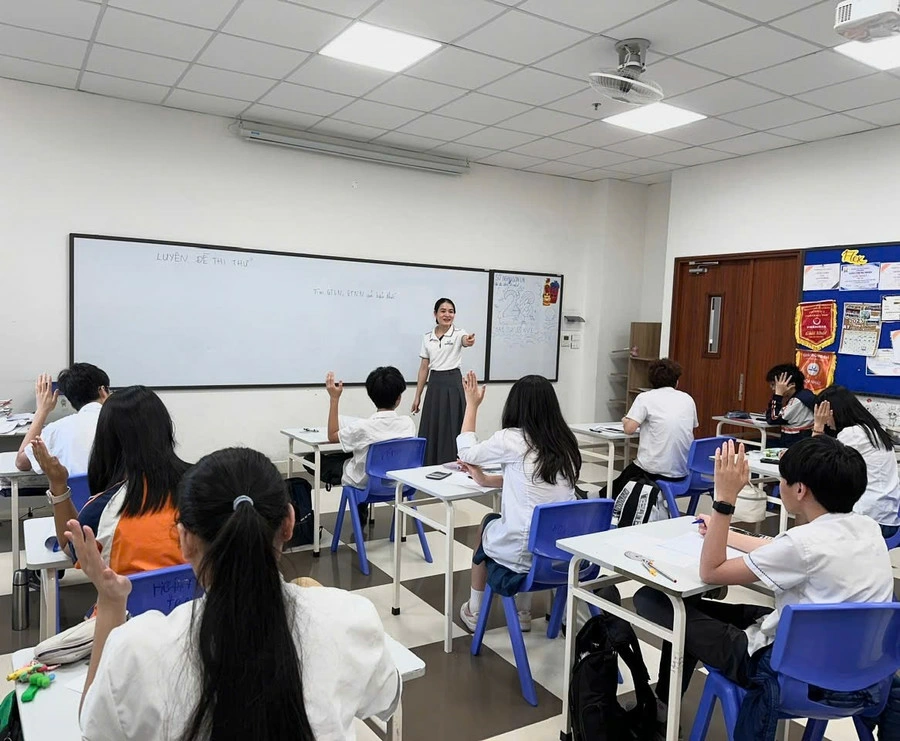 Cô và học trò trong giờ Toán.