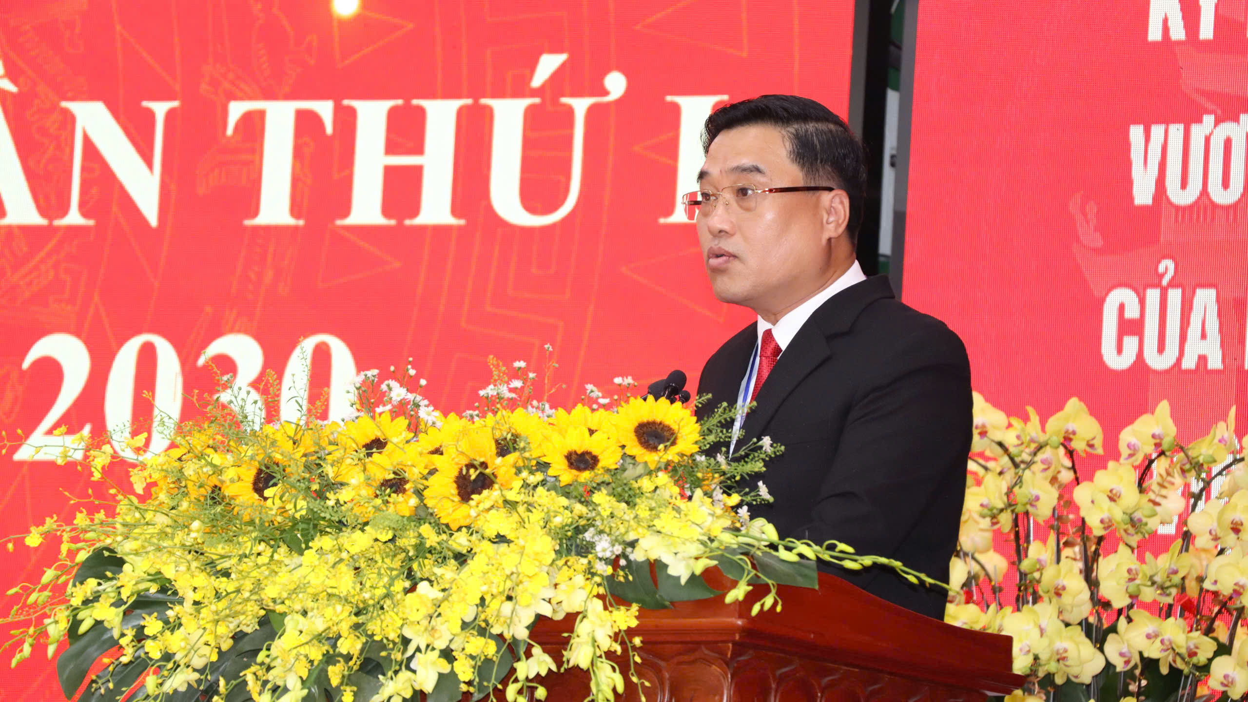 Ủy viên Ban thường vụ Tỉnh ủy, Bí thư Đảng ủy phường Trấn Biên Hồ Văn Nam phát biểu khai mạc Đại hội