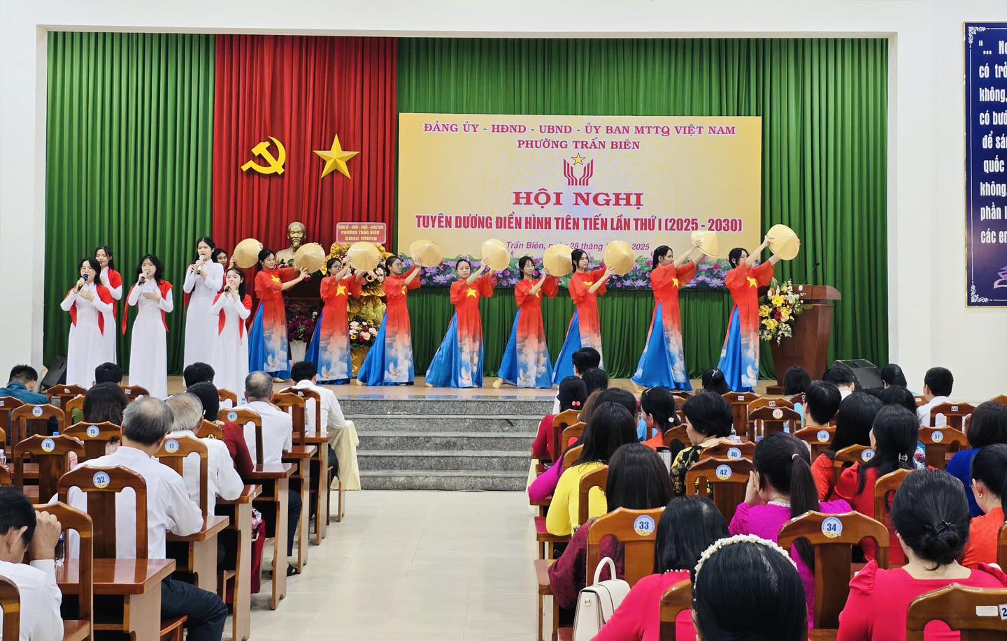 Quang cảnh buổi hội nghị