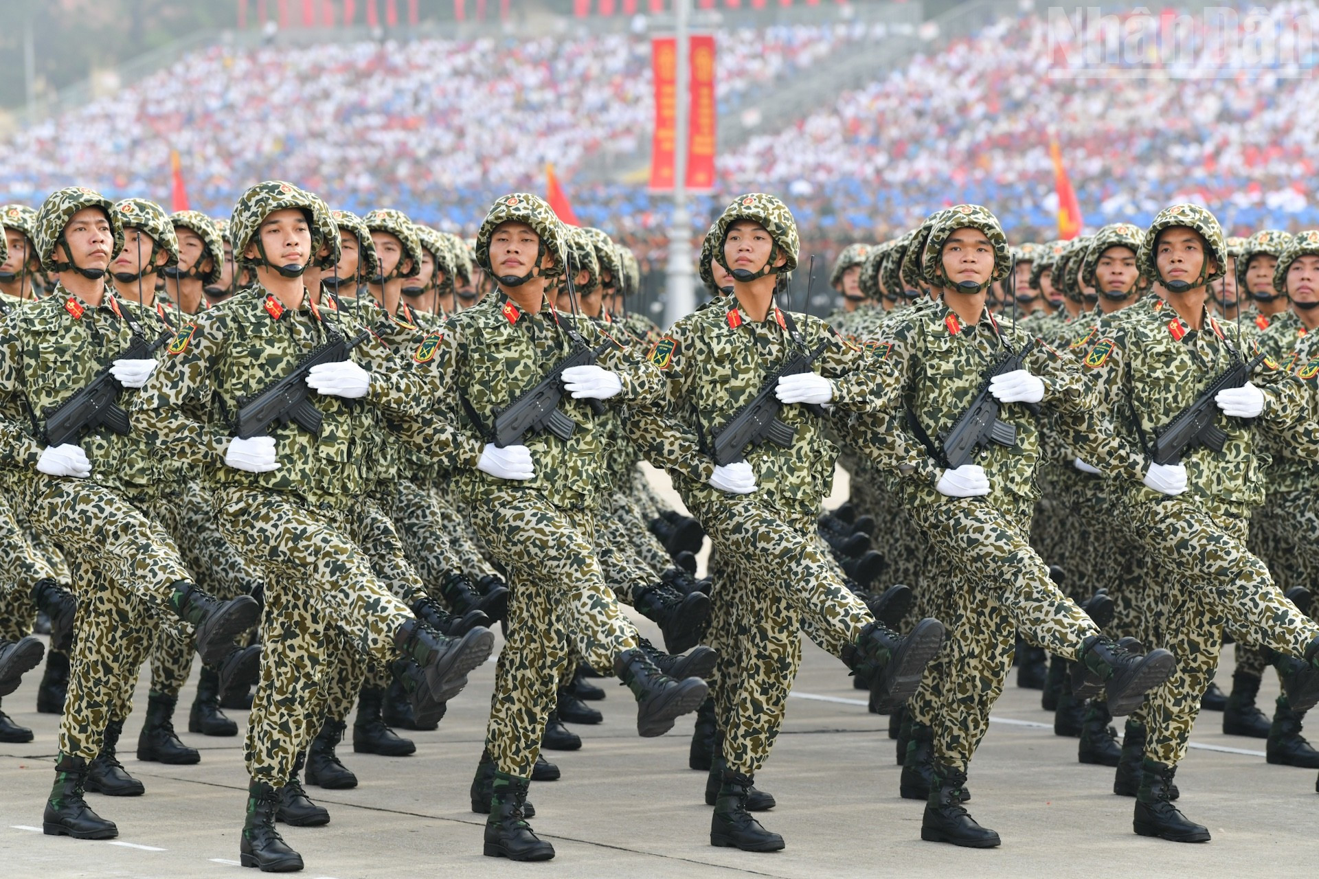 Khối chiến sĩ Bộ binh tiến vào Lễ đài.