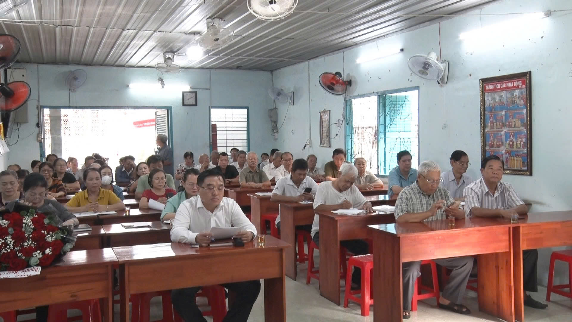 Bí thư Đảng ủy phường Trấn Biên dự sinh hoạt chi bộ khu phố