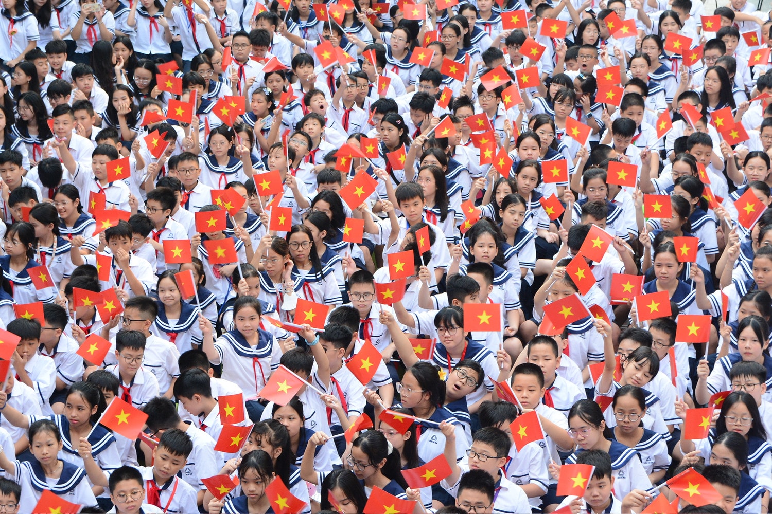 Chủ tịch nước tin tưởng các em học sinh, sinh viên, học viên sẽ tiếp tục nuôi dưỡng ước mơ, không ngừng học tập, rèn luyện, trở thành những công dân yêu nước, trách nhiệm, sáng tạo, giàu lòng nhân ái, có khát vọng lớn lao để xây dựng đất nước ngày càng phồn vinh, hạnh phúc.