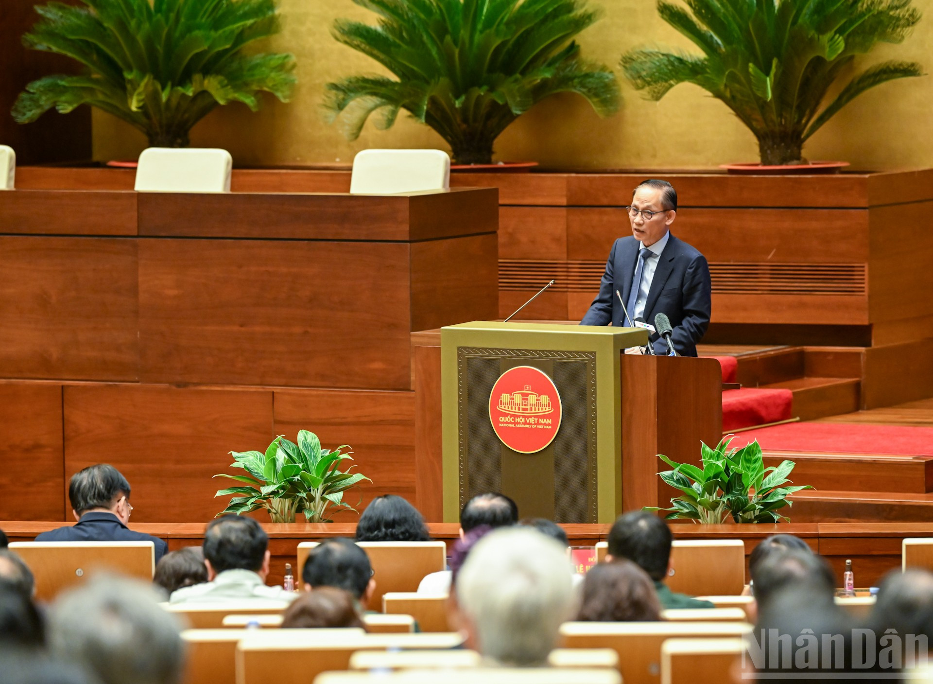 Đồng chí Lê Hoài Trung, Bí thư Trung ương Đảng, Quyền Bộ trưởng Ngoại giao trình bày Chuyên đề 'Nội dung trọng tâm, cốt lõi của Nghị quyết số 59-NQ/TW, ngày 24/01/2025 của Bộ Chính trị về hội nhập quốc tế trong tình hình mới và Chương trình hành động thực hiện Nghị quyết số 59-NQ/TW'.