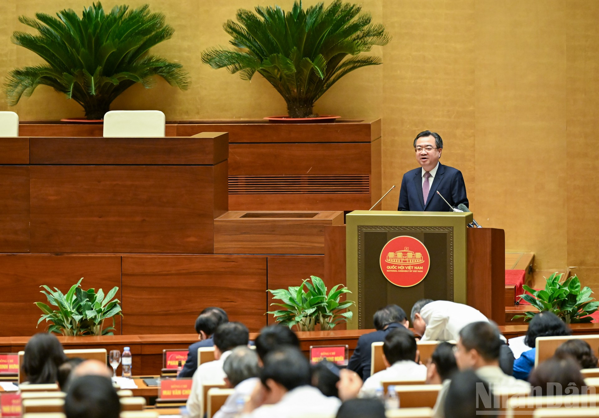 Đồng chí Nguyễn Thanh Nghị, Ủy viên Trung ương Đảng, Trưởng ban Chính sách và Chiến lược Trung ương trình bày Chuyên đề 'Nội dung trọng tâm, cốt lõi của Nghị quyết số 70-NQ/TW, ngày 20/8/2025 của Bộ Chính trị về bảo đảm an ninh năng lượng quốc gia đến năm 2030, tầm nhìn đến năm 2045 và Chương trình hành động thực hiện Nghị quyết số 70-NQ/TW'.