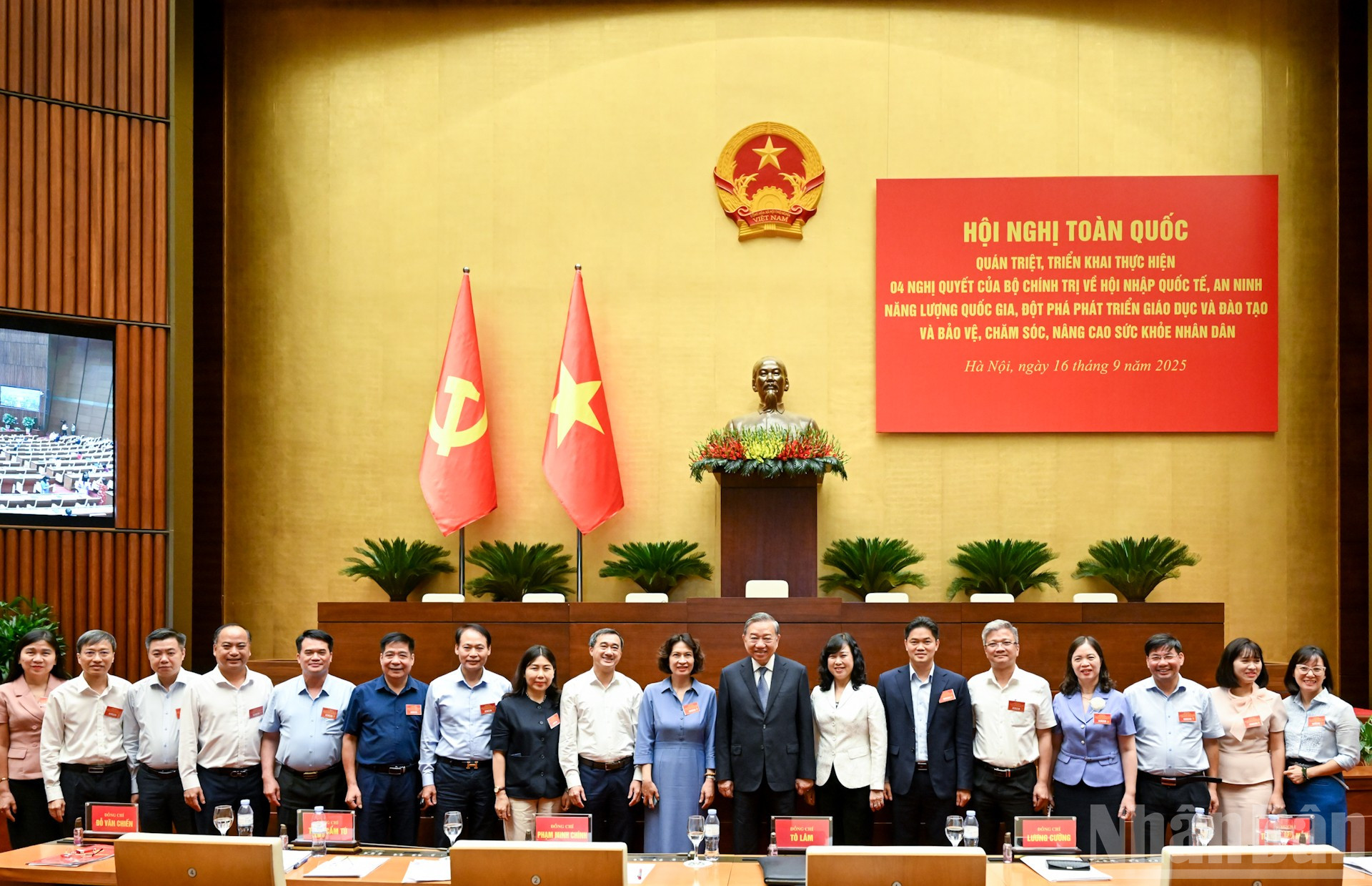 Tổng Bí thư Tô Lâm với các đại biểu dự hội.