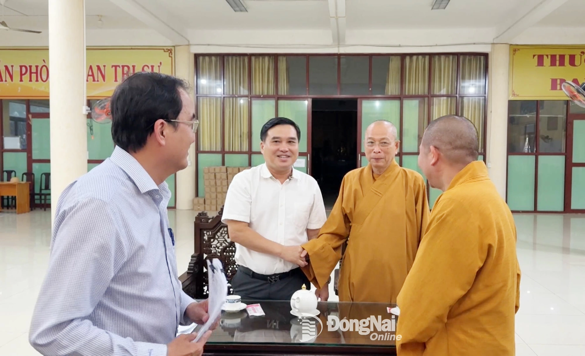 Lãnh đạo Đảng ủy, UBND phường Trấn Biên làm việc và trao đổi với Ban Trị sự Giáo hội Phật giáo Việt Nam tỉnh Đồng Nai ngày 9-9. Ảnh: Khắc Thiết