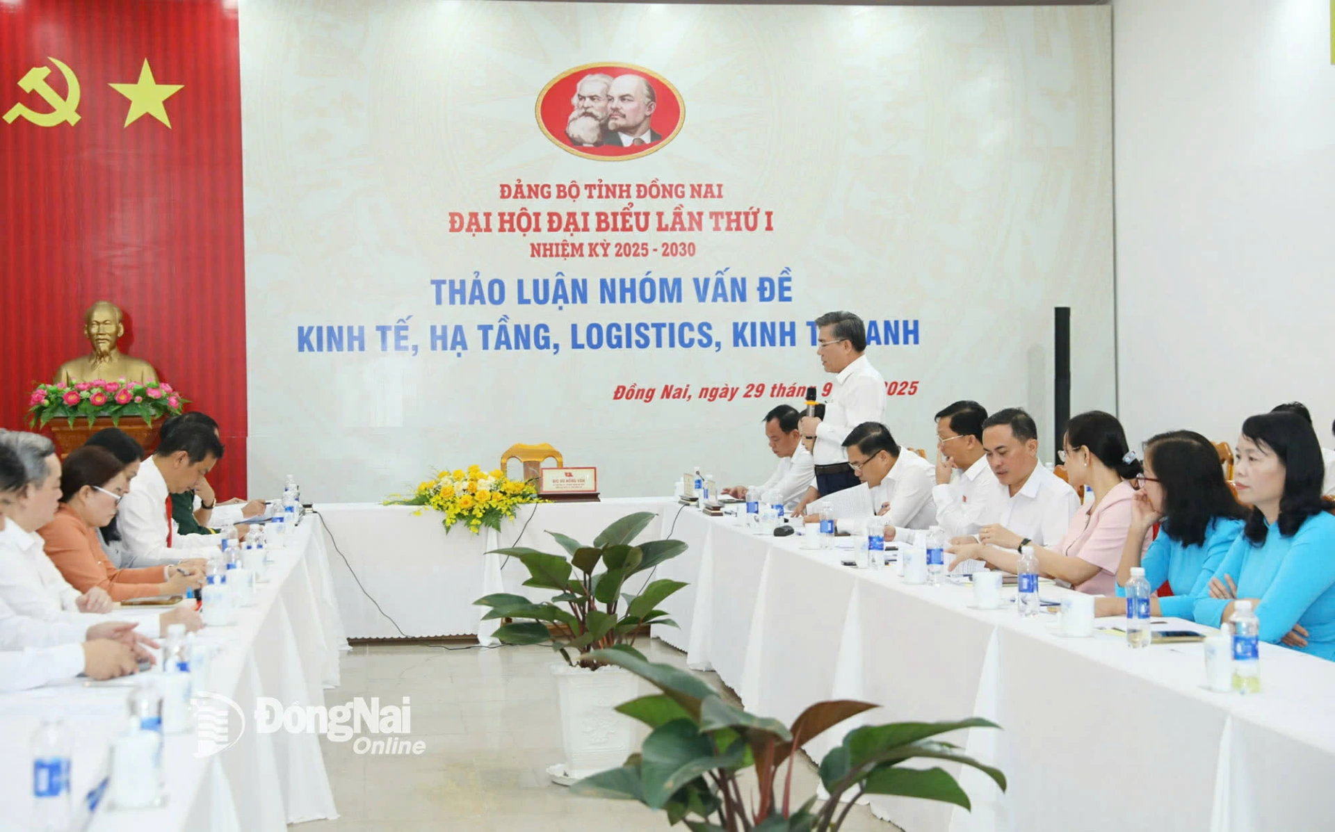 Quang cảnh buổi họp. Ảnh: Huy Anh