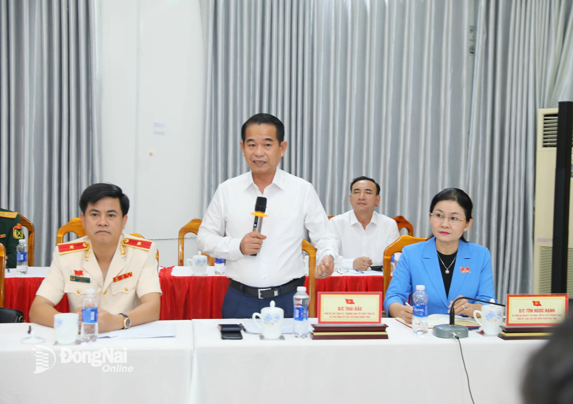 Phó Bí thư Tỉnh ủy, Trưởng ban Tổ chức Tỉnh ủy Đồng Nai Thái Bảo phát biểu tại cuộc họp. Ảnh: Huy Anh