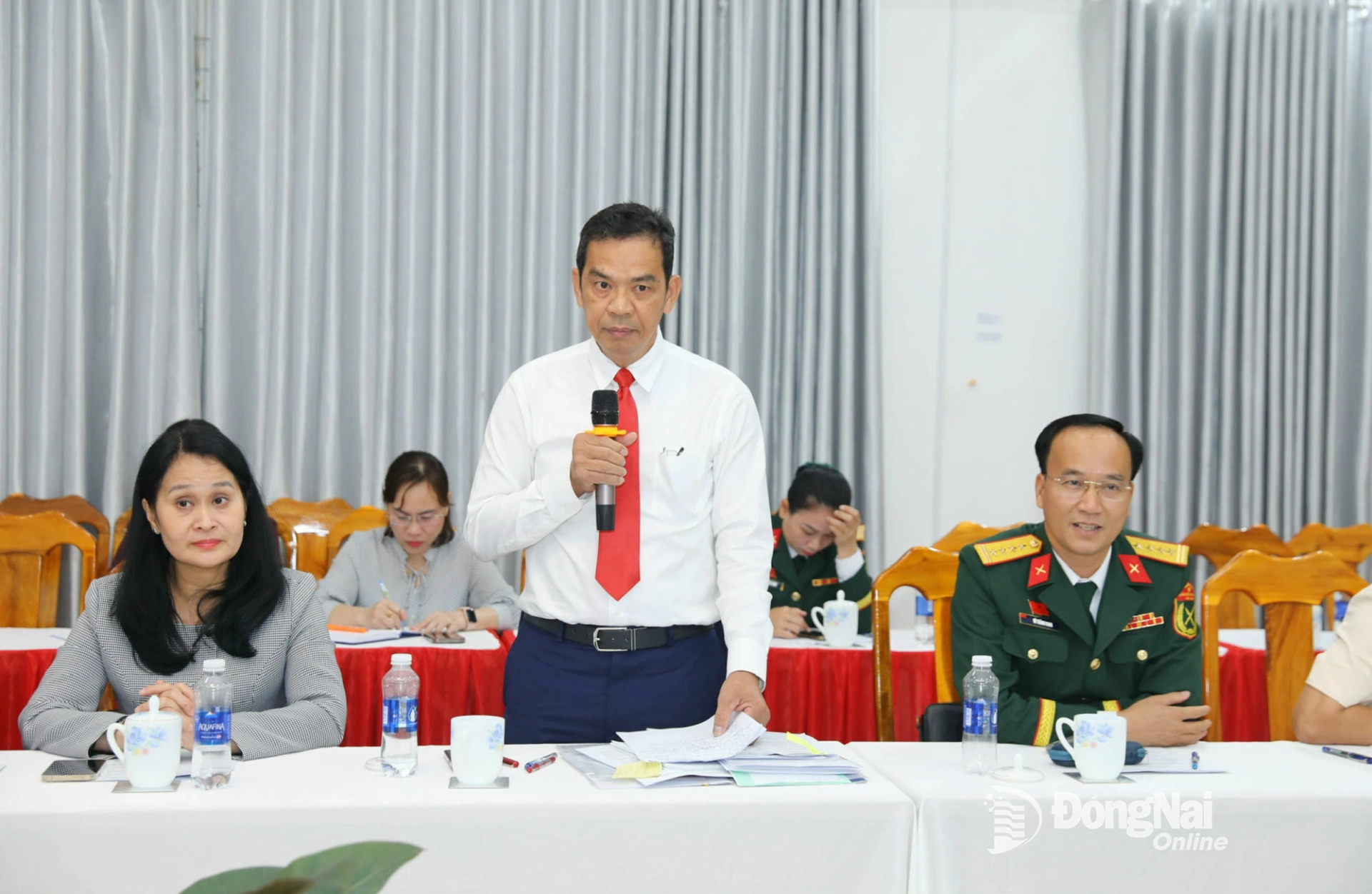 Ủy viên Ban Thường vụ Tỉnh ủy, Chủ nhiệm Ủy ban Kiểm tra Tỉnh ủy Trần Trung Nhân phát biểu tại cuộc họp. Ảnh: Huy Anh