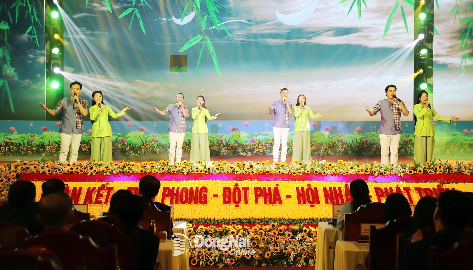 Ca cổ Rạng ngời xứ sở quê tôi. Ảnh: My Ny