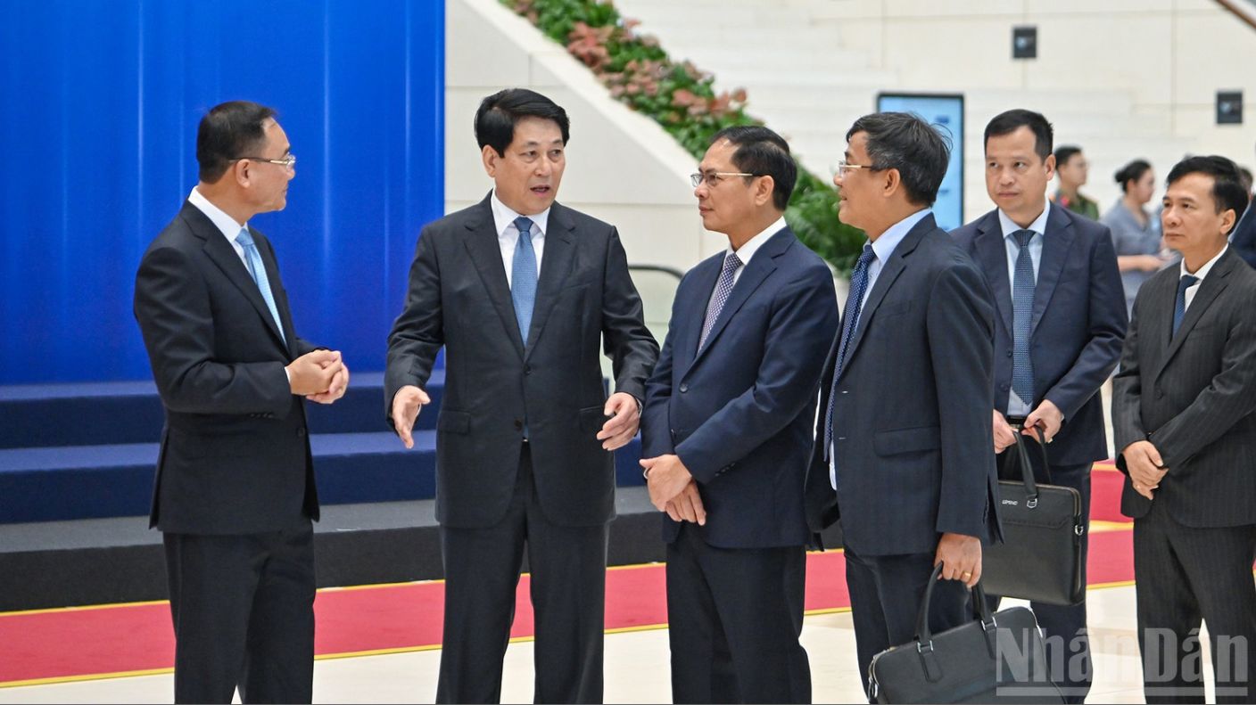 Chủ tịch nước Lương Cường kiểm tra tổng duyệt Lễ mở ký Công ước Liên hợp quốc về chống tội phạm mạng. (Ảnh: Báo Nhân Dân)