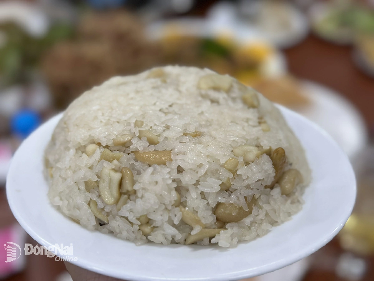 Xôi hạt điều - món ăn thường ngày của người dân xứ điều.