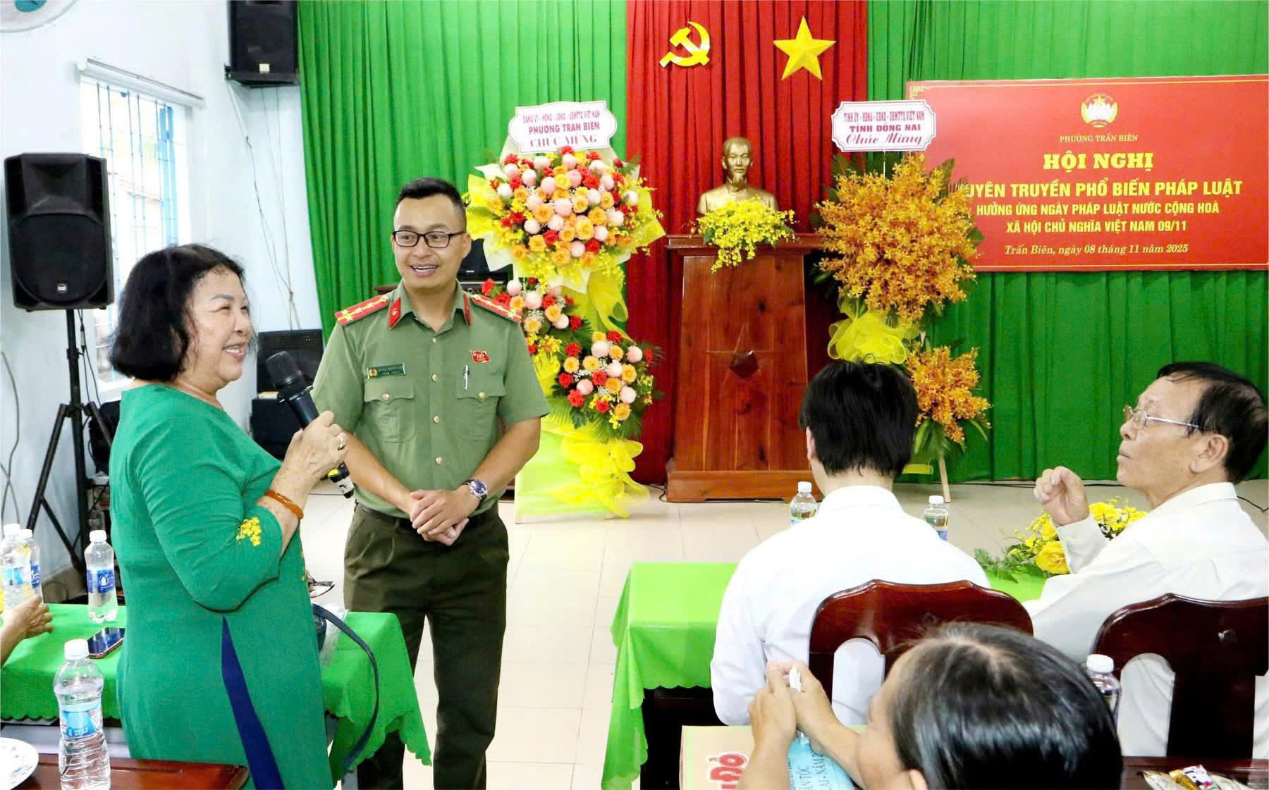 Báo cáo viên Đại úy Nguyễn Hữu Linh giải đáp, cách xử lý tình huống tại Hội nghị