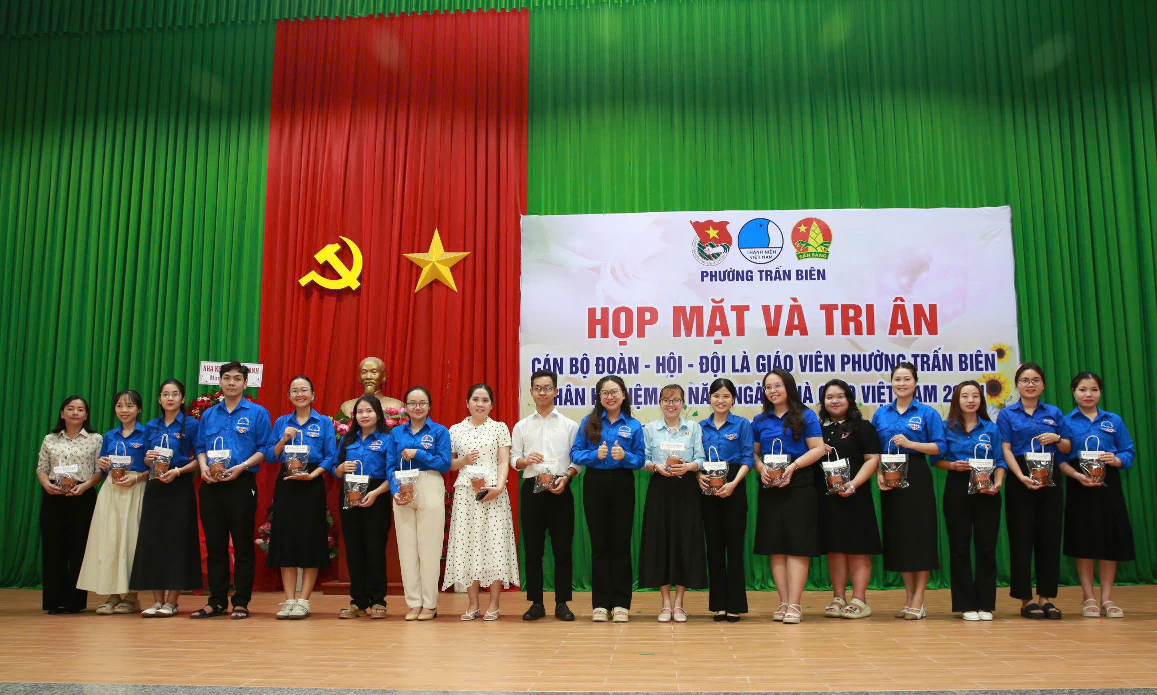 PHƯỜNG TRẤN BIÊN TỔ CHỨC HỌP MẶT, TRI ÂN GIÁO VIÊN LÀ CÁN BỘ ĐOÀN – HỘI – ĐỘI NHÂN NGÀY 20/11