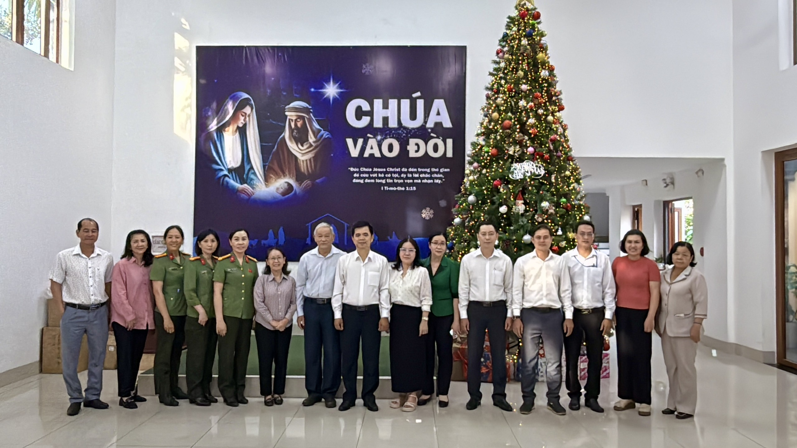 Một số hình ảnh của lãnh đạo phường Trấn Biên tại buổi thăm và chúc mừng Giáng sinh các cơ sở tôn giáo trên địa bàn phường: