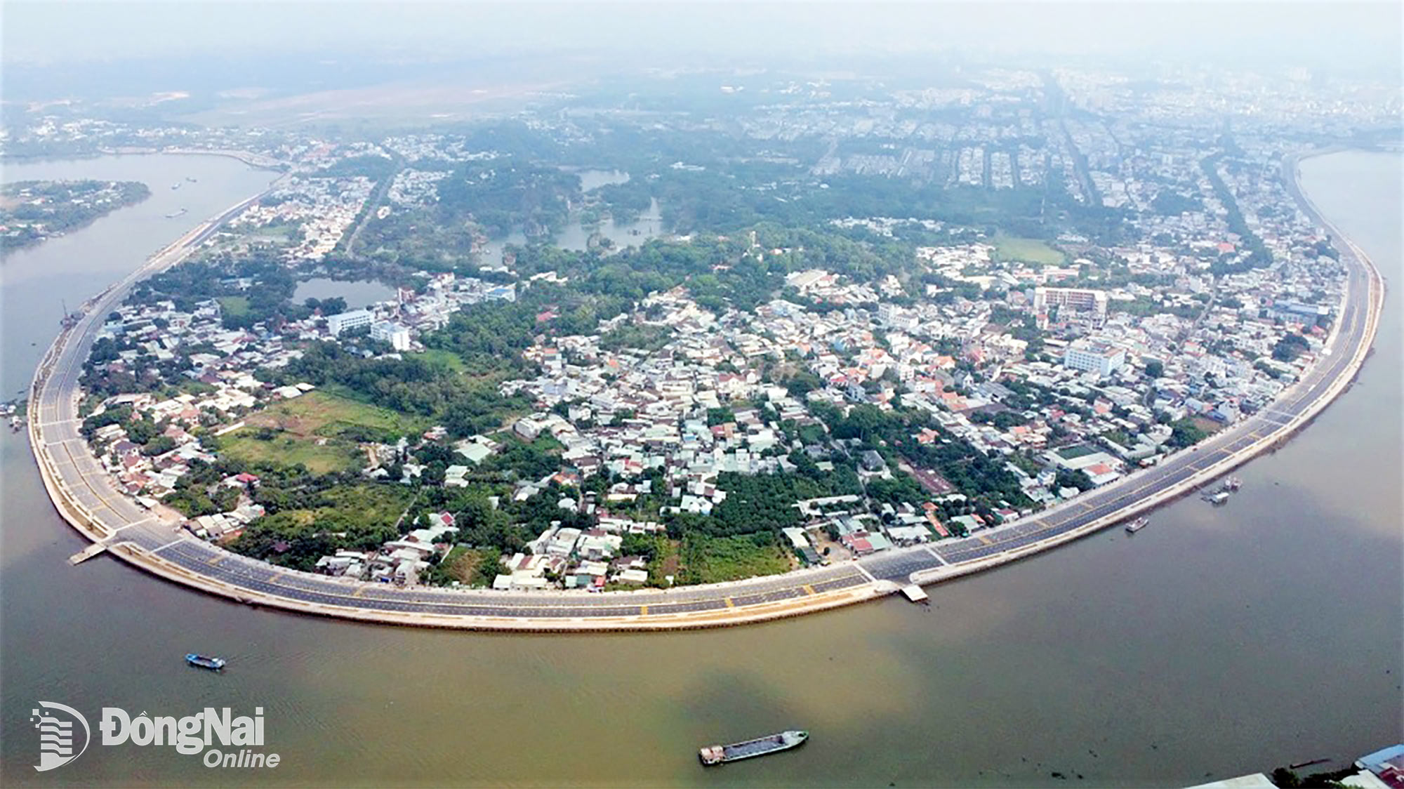 Đường ven sông Đồng Nai có chiều dài hơn 5km, được triển khai xây dựng trên địa bàn phường Trấn Biên, tỉnh Đồng Nai. Ảnh: Phạm Tùng