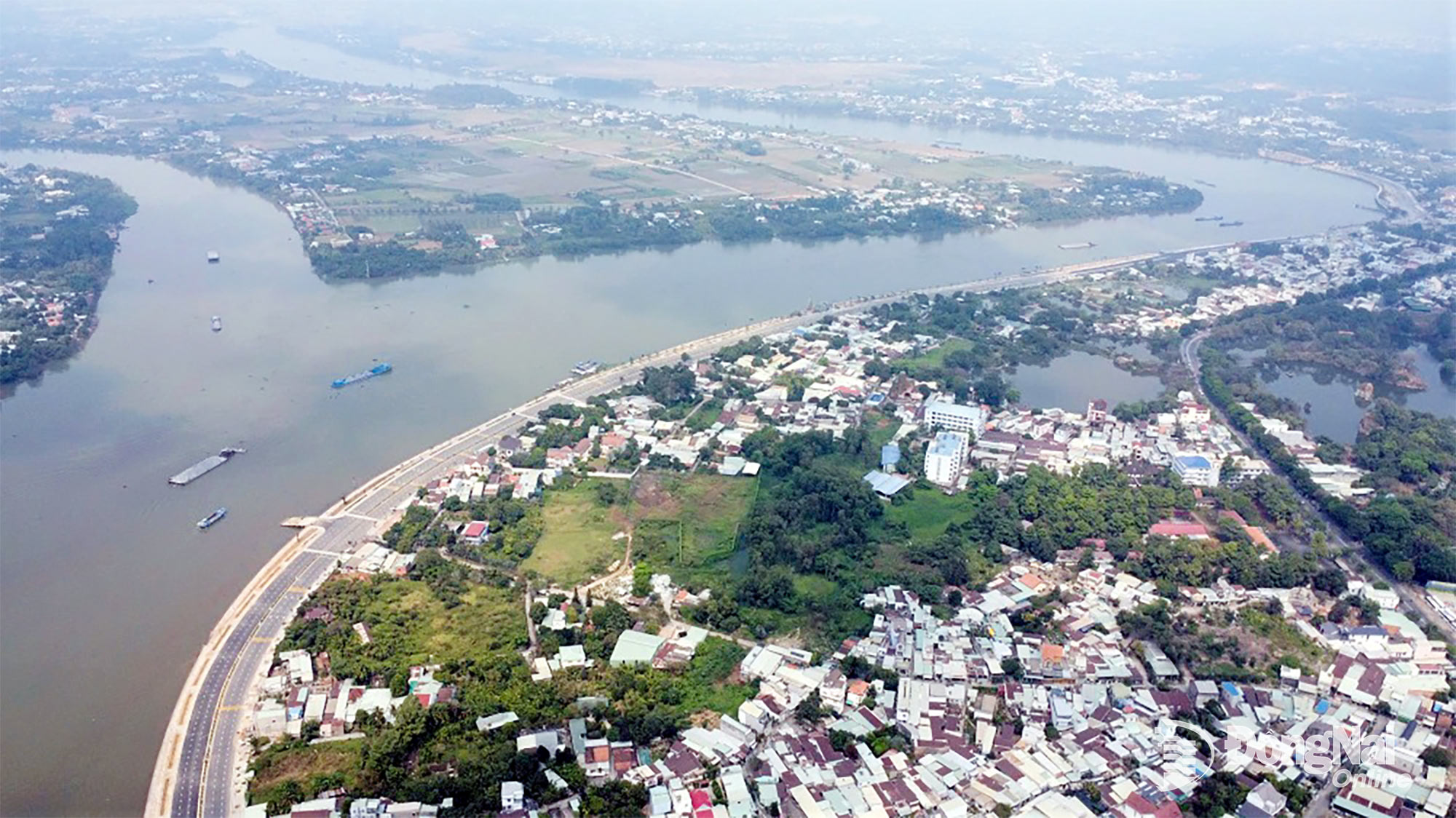 Tuyến đường được thiết kế xây dựng chạy dọc bờ sông Đồng Nai đoạn qua phường Trấn Biên, tỉnh Đồng Nai. Ảnh: Phạm Tùng
