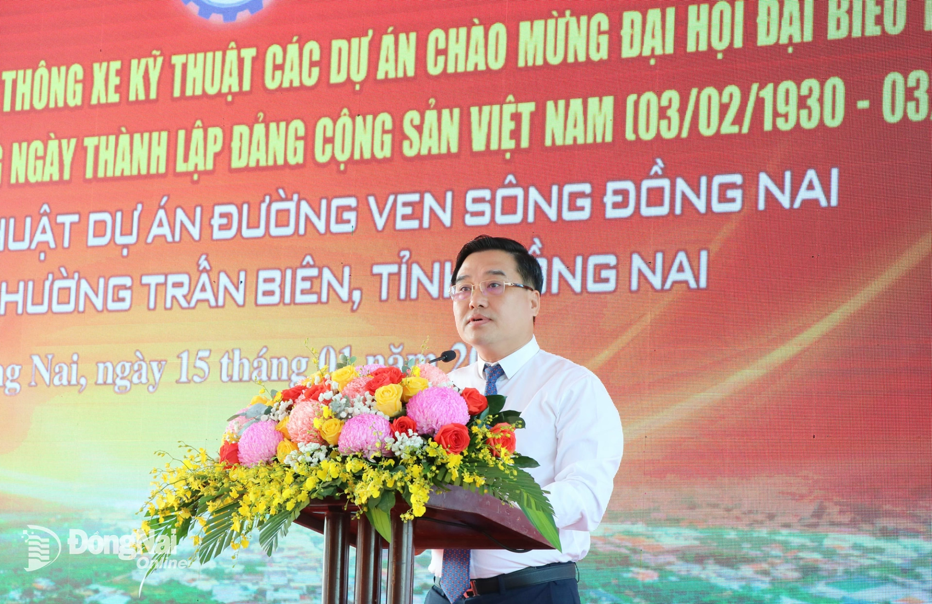Ủy viên Ban Thường vụ Tỉnh ủy, Bí thư Đảng ủy, Chủ tịch HĐND phường Trấn Biên Hồ Văn Nam phát biểu tại buổi lễ. Ảnh: Vương Thế