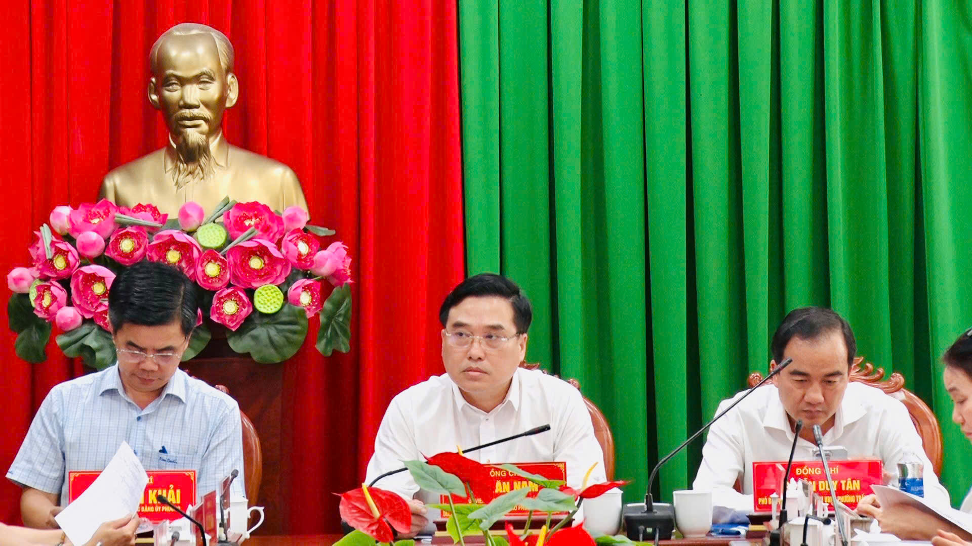 Chủ trì điều hành Hội nghị