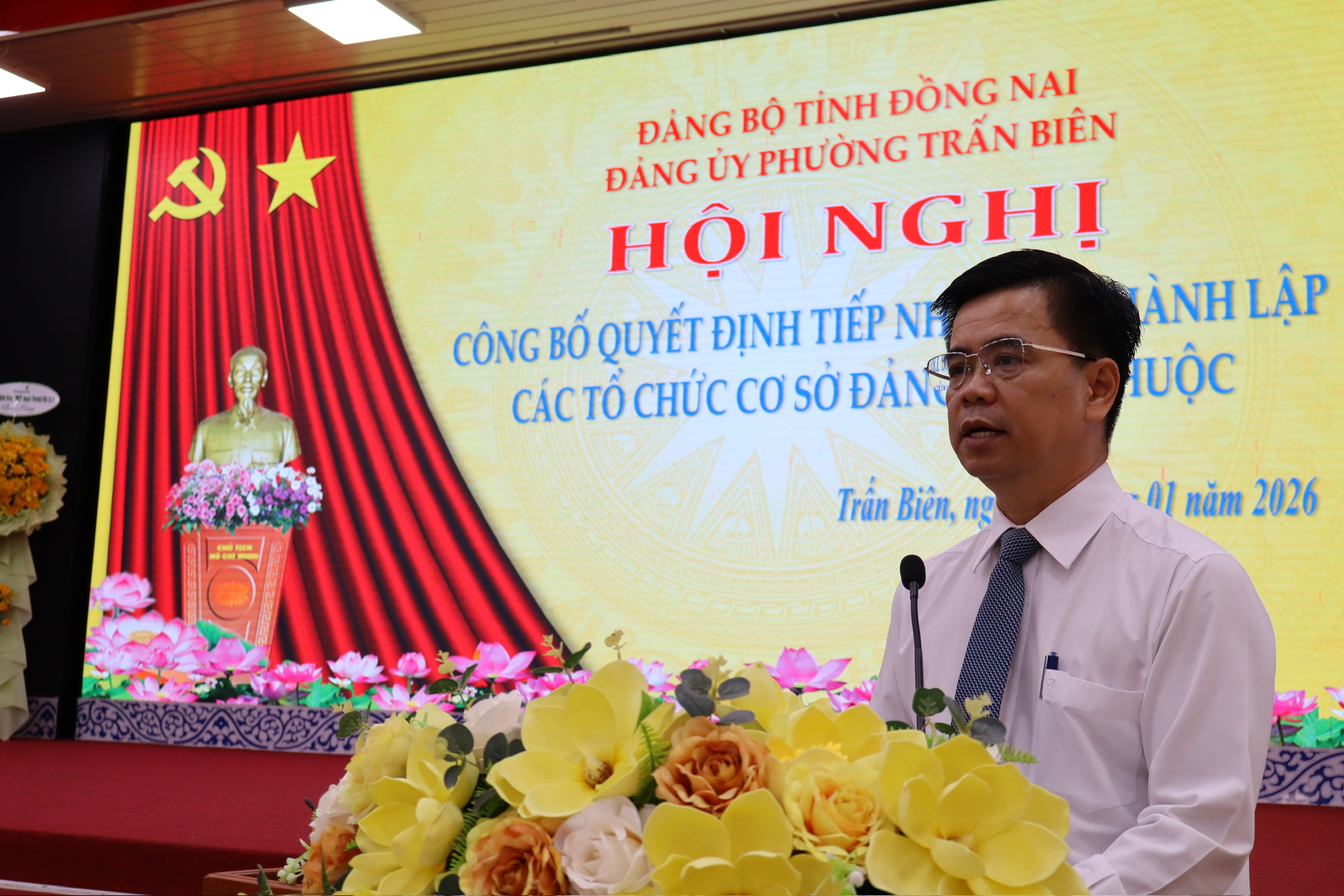 Phó Bí thư Thường trực Đảng ủy phường Lâm Tấn Khải phát biểu chỉ đạo tại hội nghị. Ảnh: Thùy Anh.