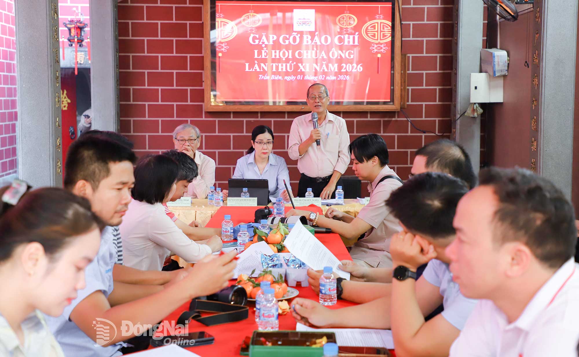 Ban tổ chức Lễ hội chùa Ông, phường Trấn Biên thông tin về các hoạt động sẽ diễn ra trong lễ hội năm 2026. Ảnh: My Ny