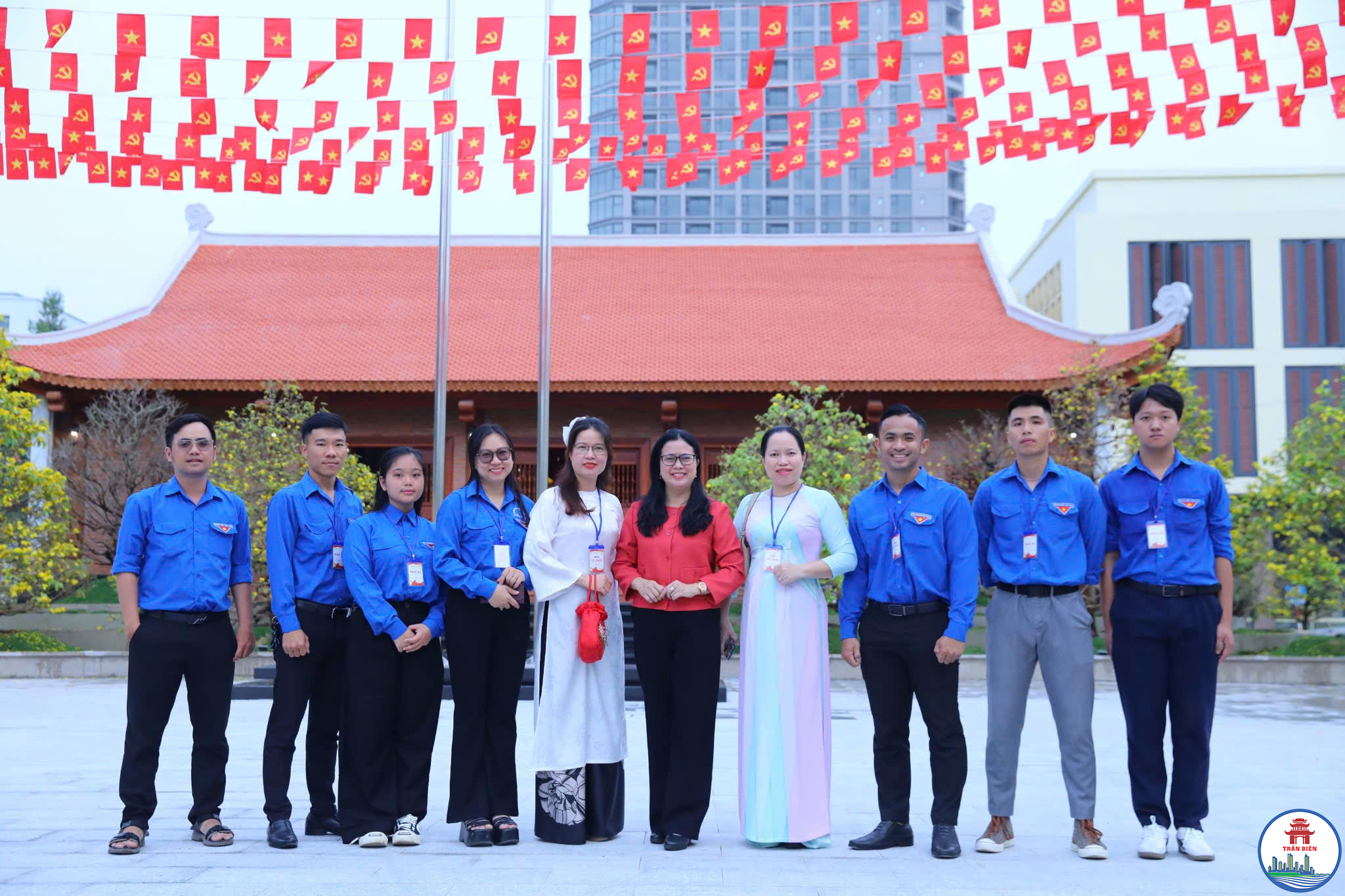 Tuổi trẻ phường Trấn Biên tham gia hỗ trợ tham quan, dâng hương tại Nhà thờ Chủ tịch Hồ Chí Minh dịp Tết Nguyên đán Bính Ngọ 2026