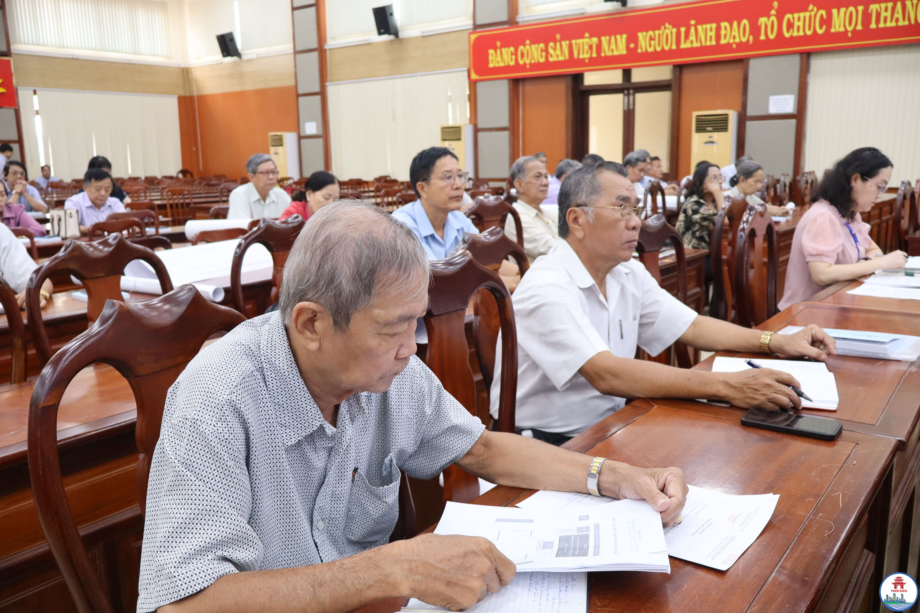 Ban Bầu cử, Tiểu ban Bầu cử và các đại biểu tham dự hội nghị (2)