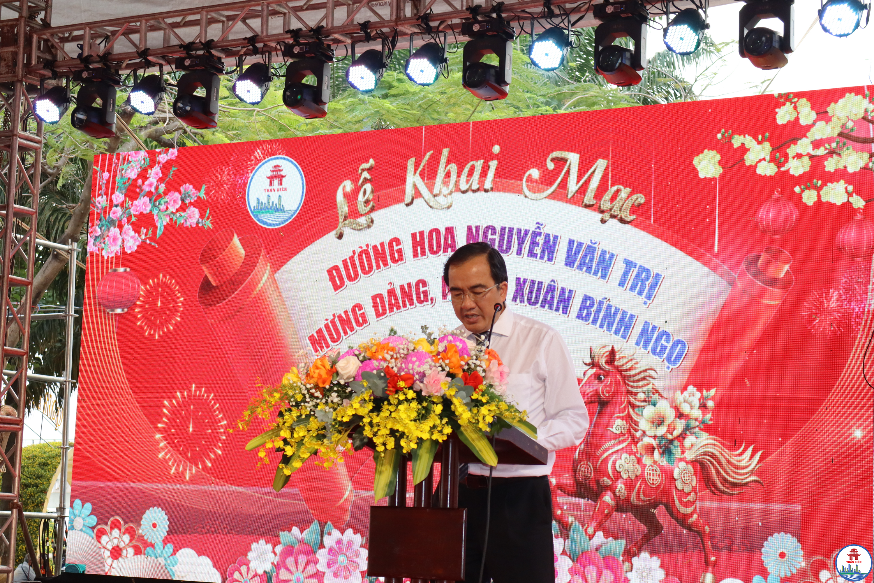 Phó Bí thư Đảng ủy, Chủ tịch UBND phường Trấn Biên Nguyễn Duy Tân phát biểu lễ khai mạc