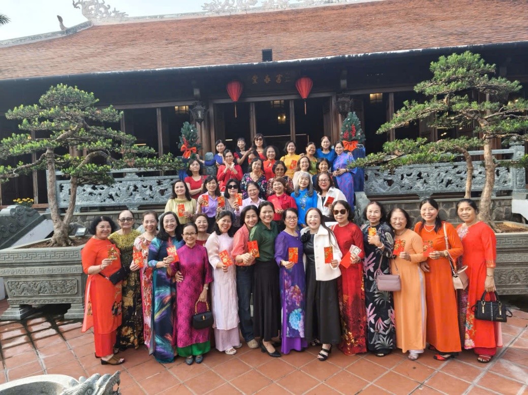 Các chị BCH, BTV, Chi hội trưởng các chi hội phụ nữ trực thuộc  tham dự buổi họp mặt