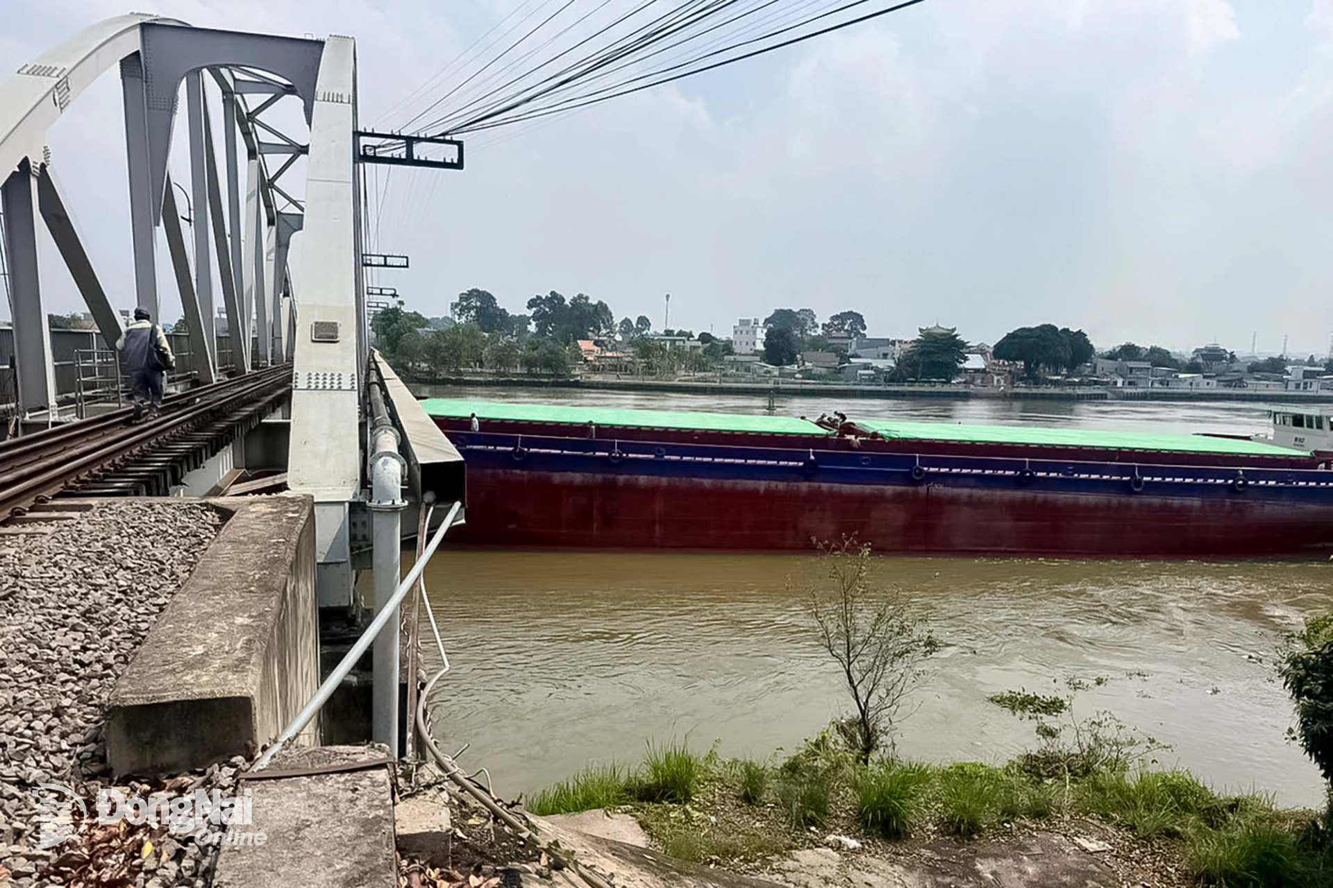 Vị trí vụ va chạm tại cầu Ghềnh. Ảnh: Minh Tài