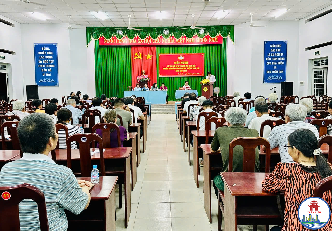 Toàn cảnh hội nghị tiếp xúc cử tri với người ứng cử đại biểu HĐND phường Trấn Biên đơn vị  bầu cử số 5