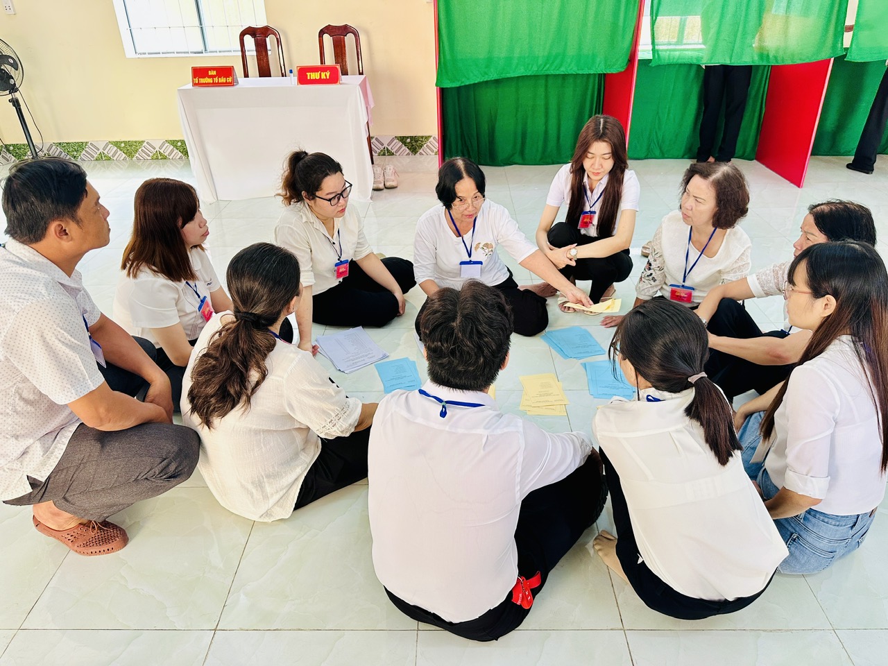 Diễn tập nghiệp vụ bầu cử tại khu vực bỏ phiếu số 41, đơn bị bầu cử số 8