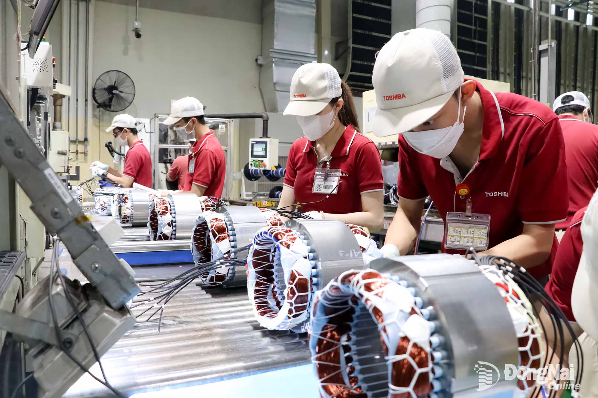 Đồng Nai hiện là điểm đến hấp dẫn đối với các nhà đầu tư quốc tế. Trong ảnh: Công nhân trên chuyền sản xuất tại Công ty TNHH Sản phẩm công nghiệp TOSHIBA ASIA, Khu công nghiệp Amata, phường Long Bình, tỉnh Đồng Nai. Ảnh: Phạm Tùng