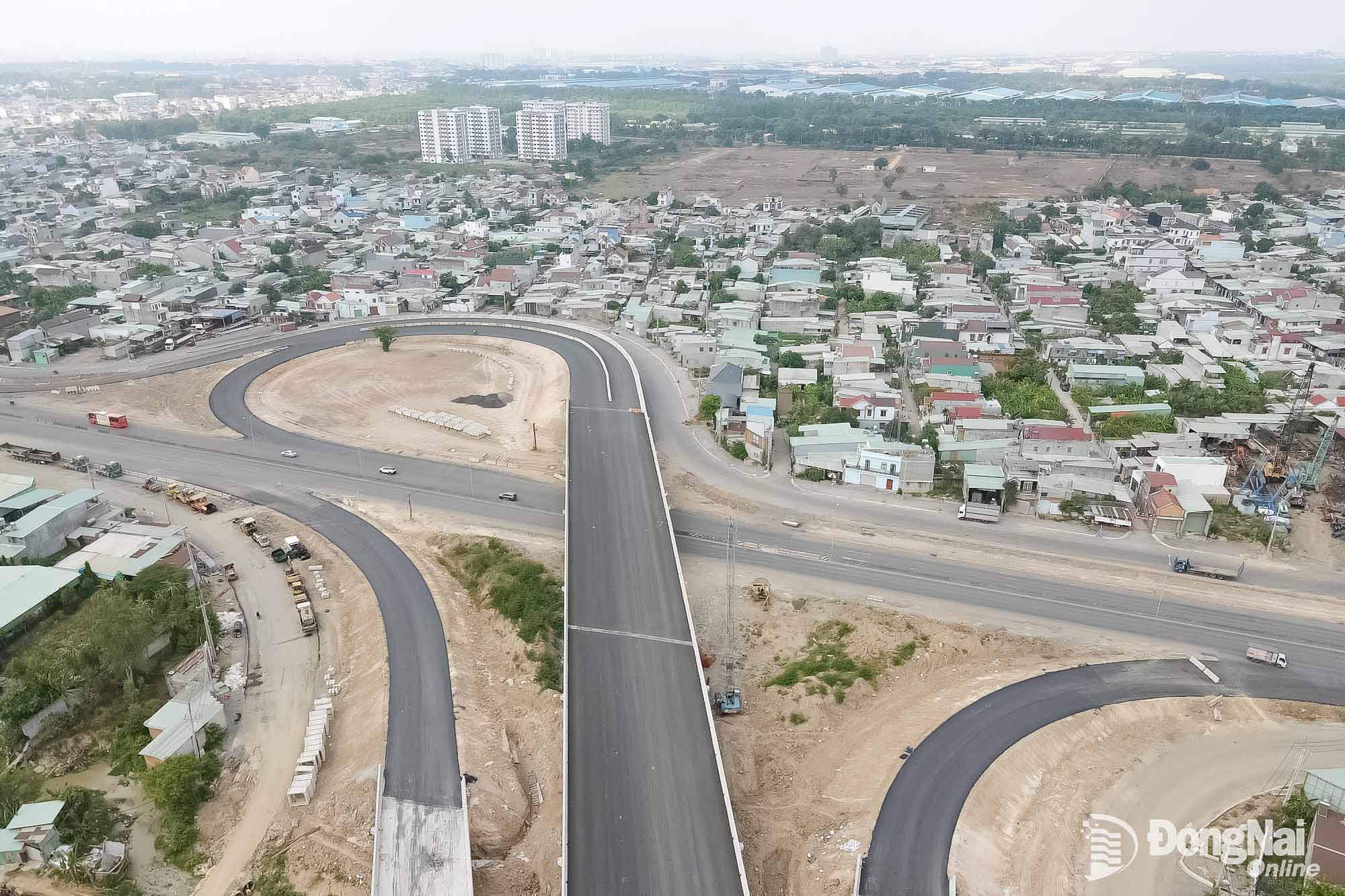 Đồng Nai tập trung ưu tiên đầu tư hạ tầng giao thông để tạo động lực bứt phá phát triển. Trong ảnh: Dự án Thành phần 1, cao tốc Biên Hòa - Vũng Tàu dự kiến đưa vào khai thác vào cuối tháng 4-2026. Ảnh: Phạm Tùng