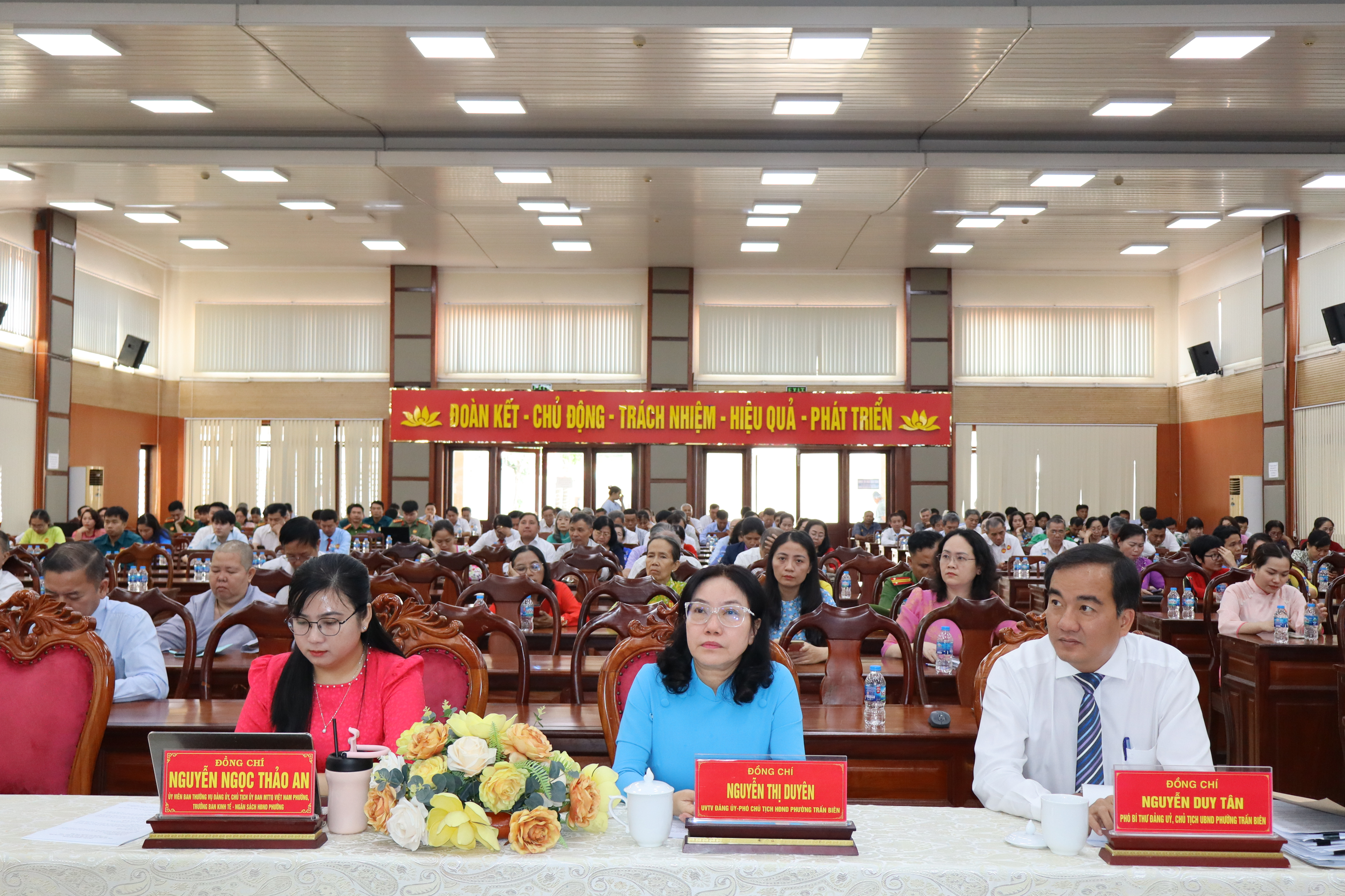 Các đại biểu dự hội nghị