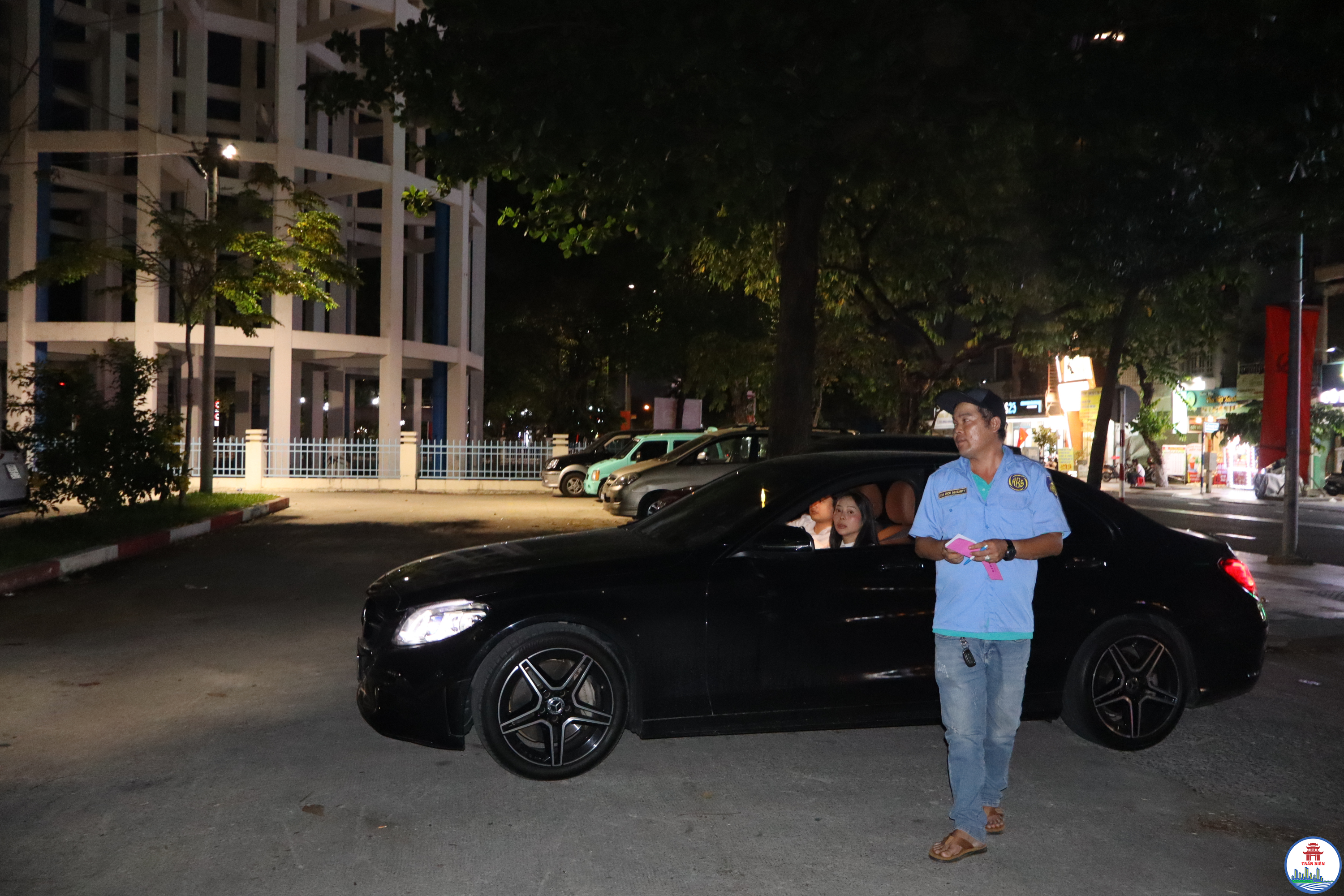 Thu phí trực tiếp tại bãi giữ xe khu đất dưới Tháp nước A42