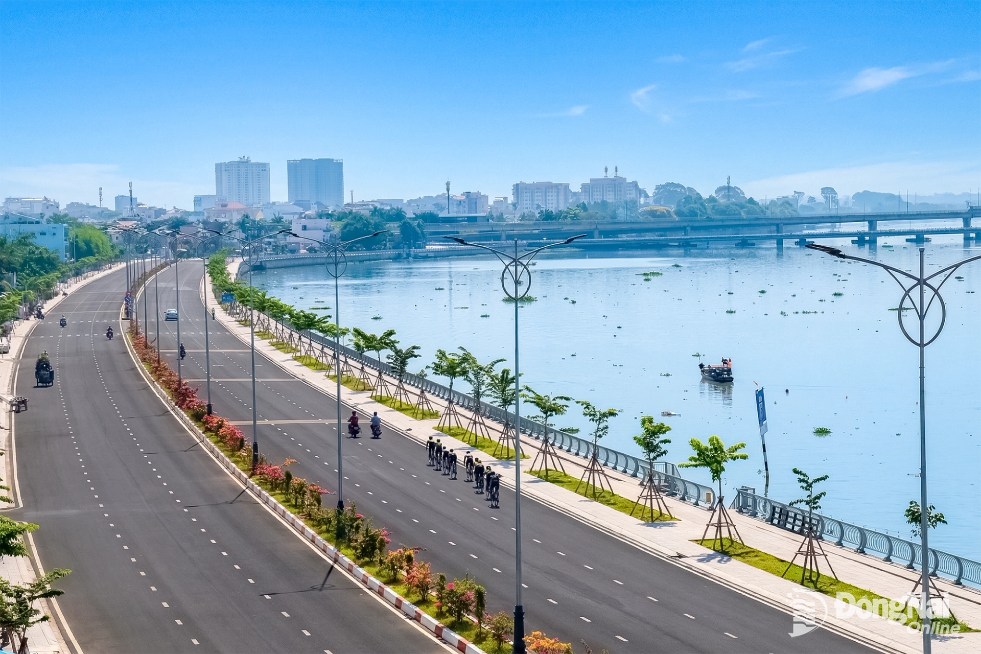 Đường ven sông Đồng Nai (thuộc phường Trấn Biên) đã "khoác lên mình" diện mạo khang trang.