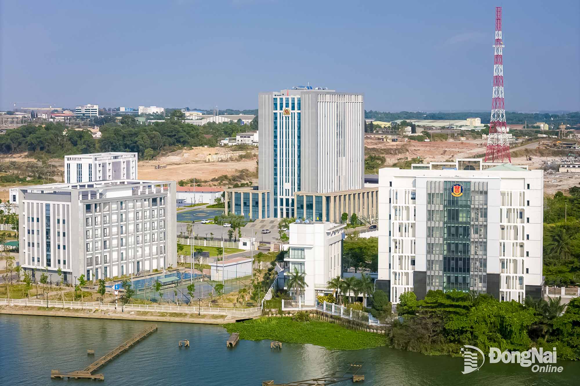 Trụ sở Công an tỉnh là một trong những cơ quan đầu tiên được xây dựng tại trung tâm hành chính mới của tỉnh (ở Khu công nghiệp Biên Hòa 1 được chuyển đổi công năng).