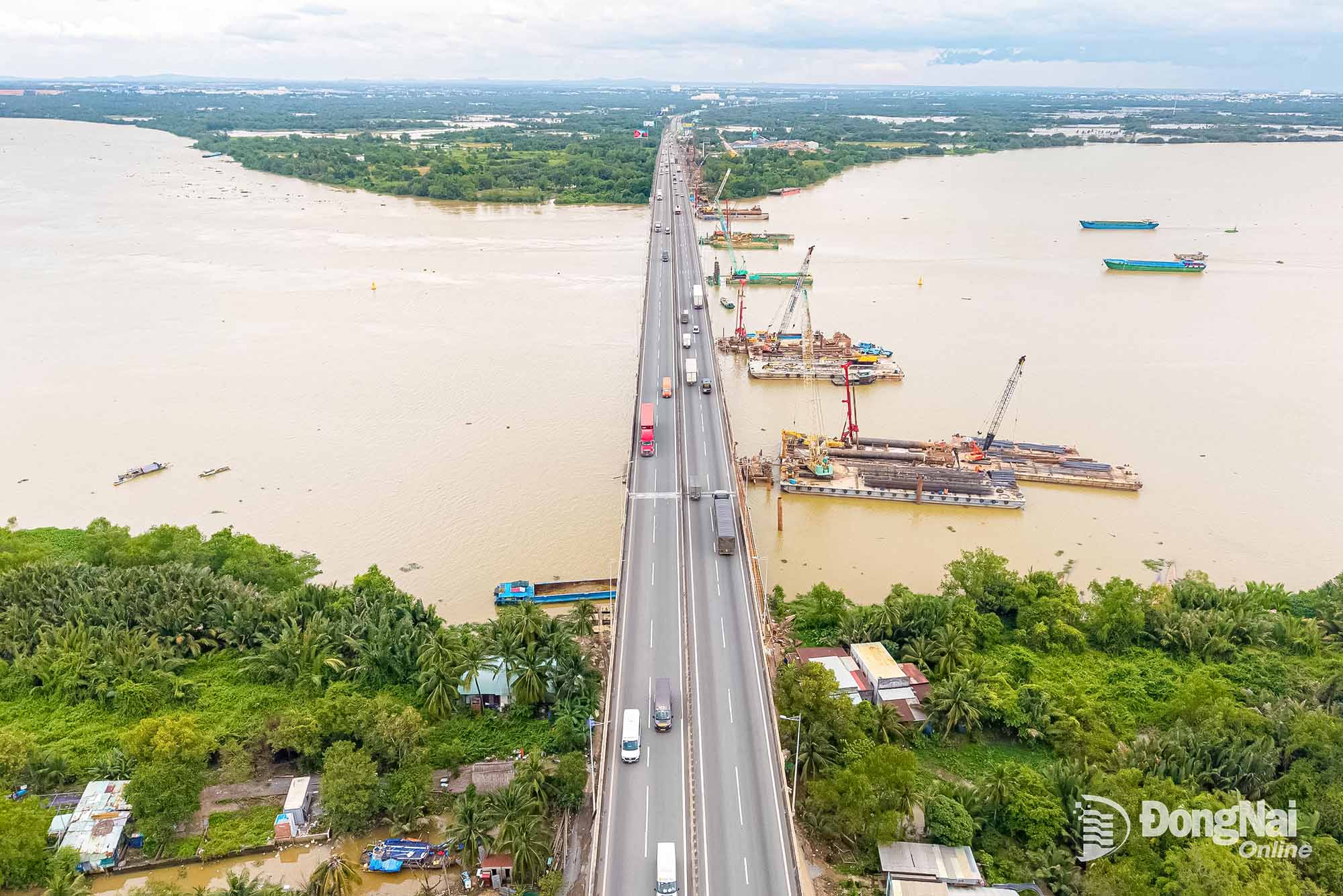 Cầu Long Thành bắc qua sông Đồng Nai.