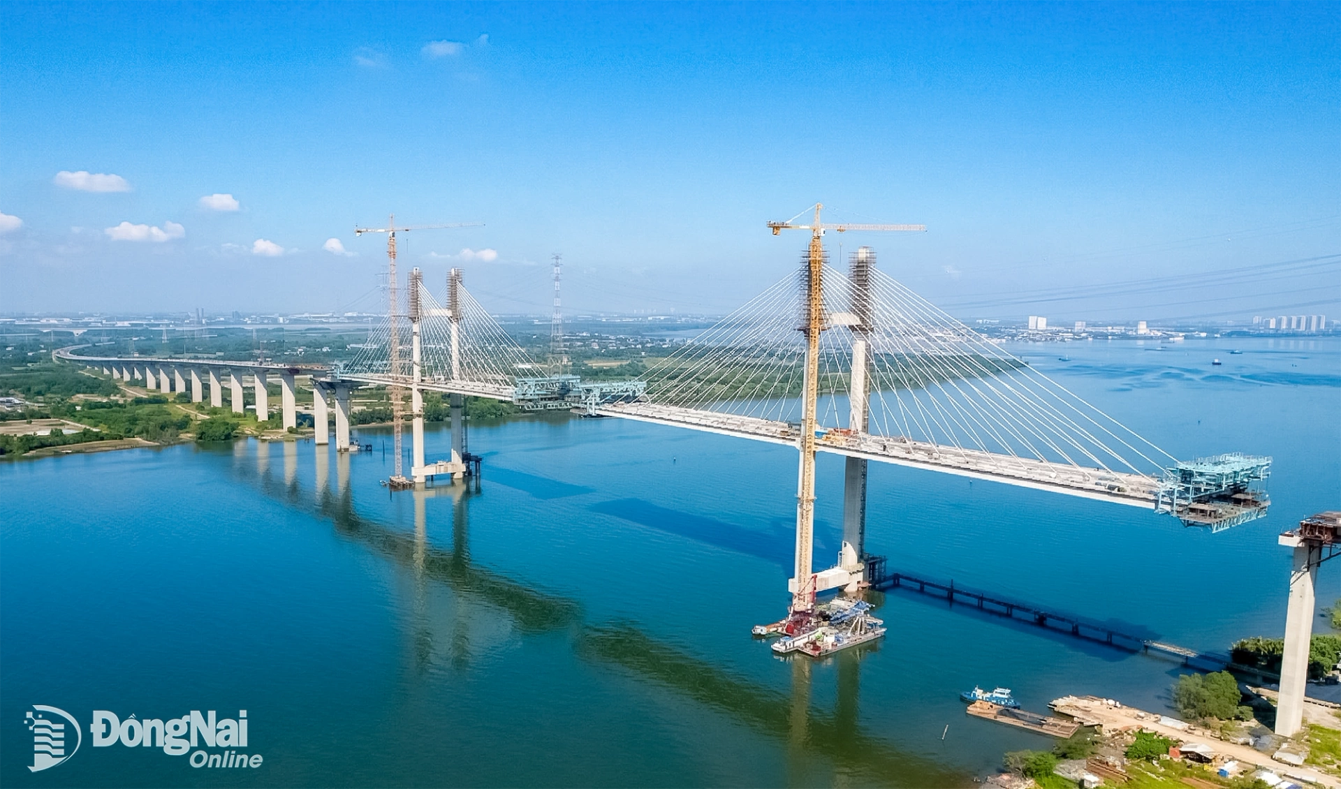 Cầu Phước Khánh - cây cầu dây văng hiện đại kết nối Đồng Nai và Thành phố Hồ Chí Minh sắp hoàn thành.