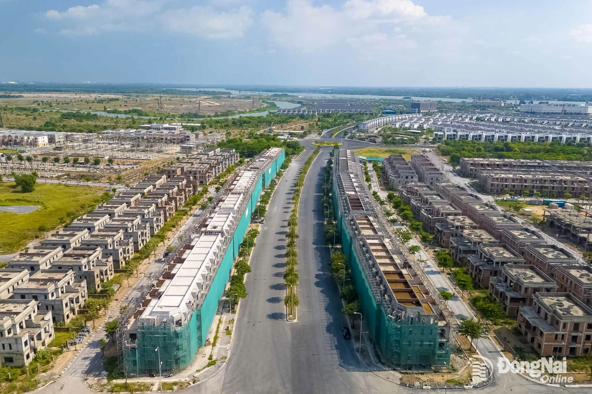 Khu đô thị Đại Phước (xã Đại Phước) hứa hẹn trở thành không gian sầm uất khi có thêm nhiều cây cầu mới được triển khai.