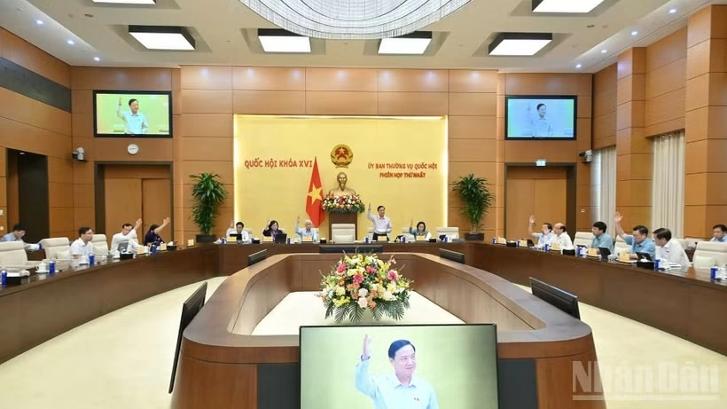 Ủy ban Thường vụ Quốc hội biểu quyết thông qua Nghị quyết của Ủy ban Thường vụ Quốc hội về việc thành lập 10 phường thuộc tỉnh Đồng Nai. (Ảnh: THỦY NGUYÊN)