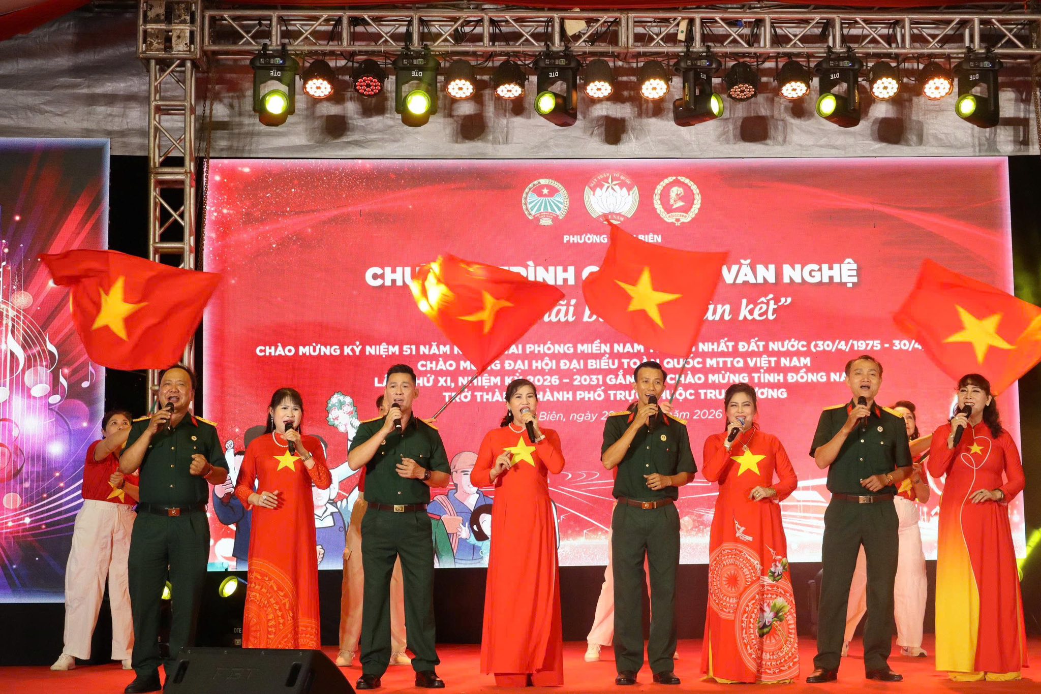 Chương trình văn nghệ với chủ đề “Vang mãi bài ca đoàn kết” chào mừng các sự kiện quan trọng