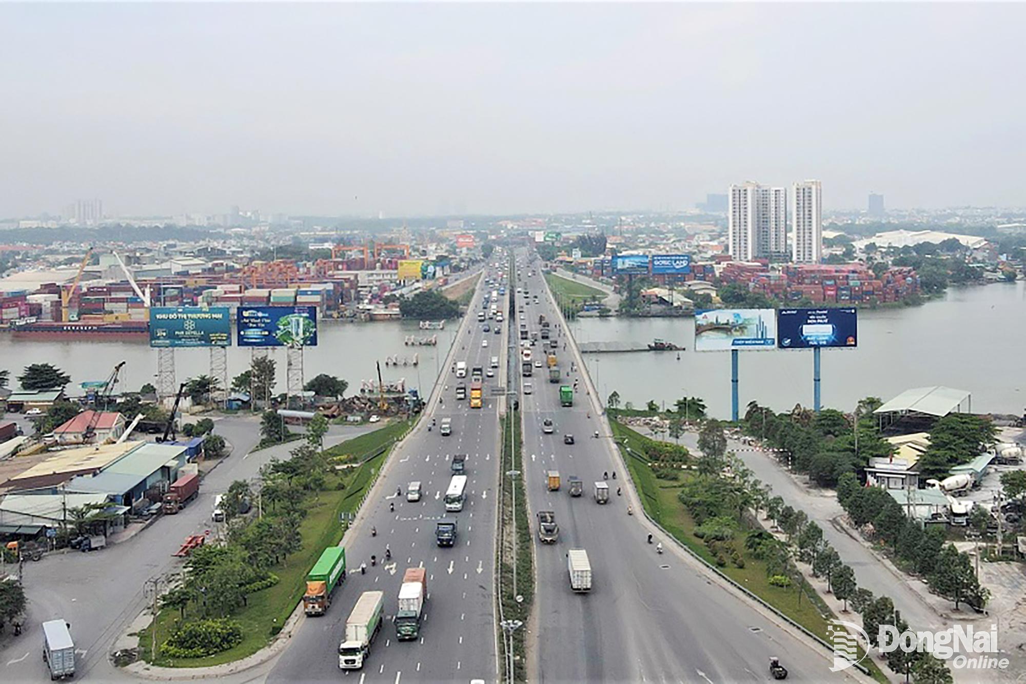 Việc đầu tư nâng cao tĩnh không cầu Đồng Nai 1 là cần thiết nhằm đáp ứng yêu cầu phát triển giao thông thủy, bảo đảm an toàn khai thác và phù hợp với định hướng phát triển hạ tầng giao thông của thành phố Đồng Nai. Ảnh: Phạm Tùng