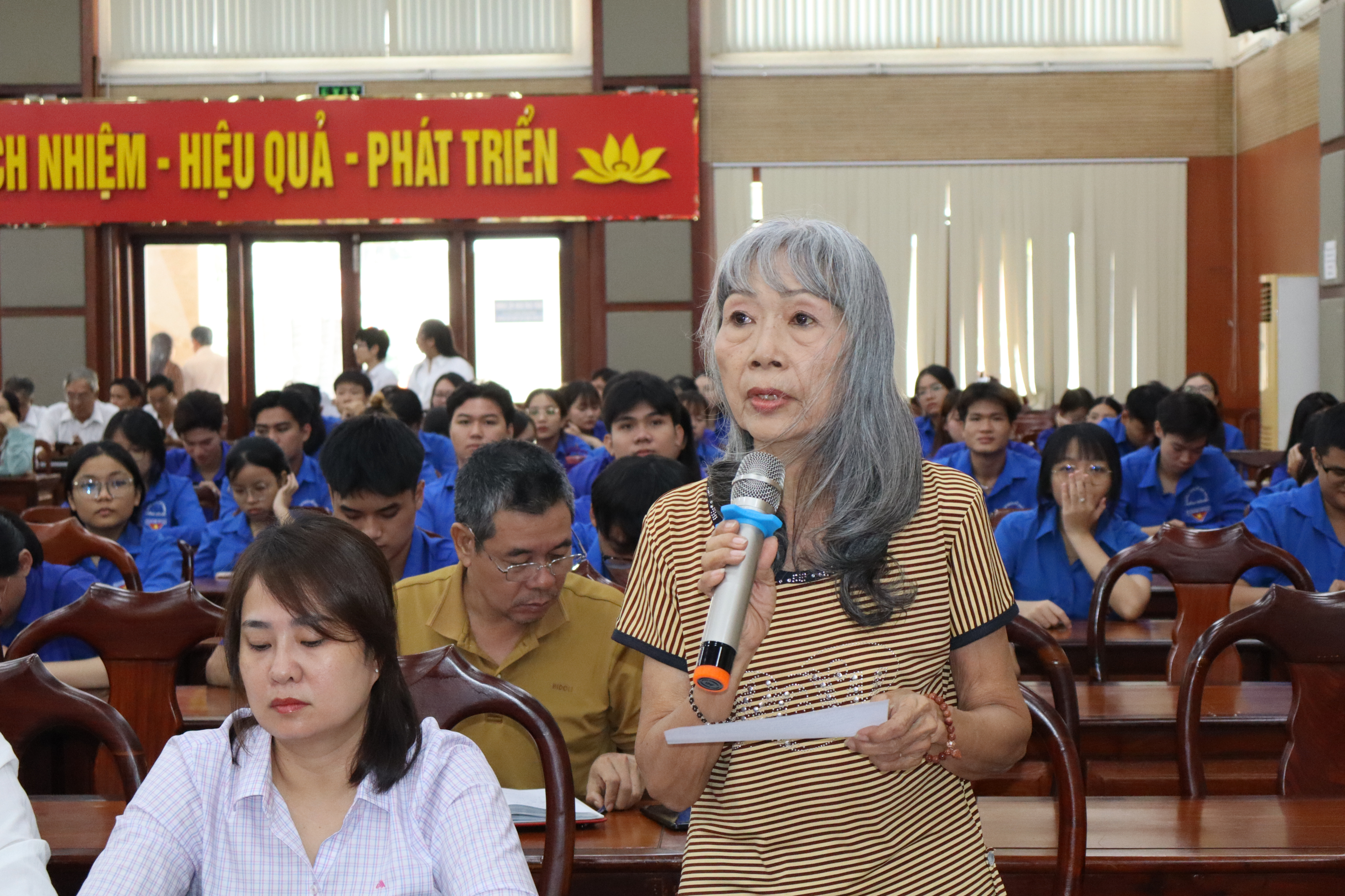 Người dân phường Trấn Biên trình bày các kiến nghị và đề xuất giải pháp về công tác trật tự đô thị