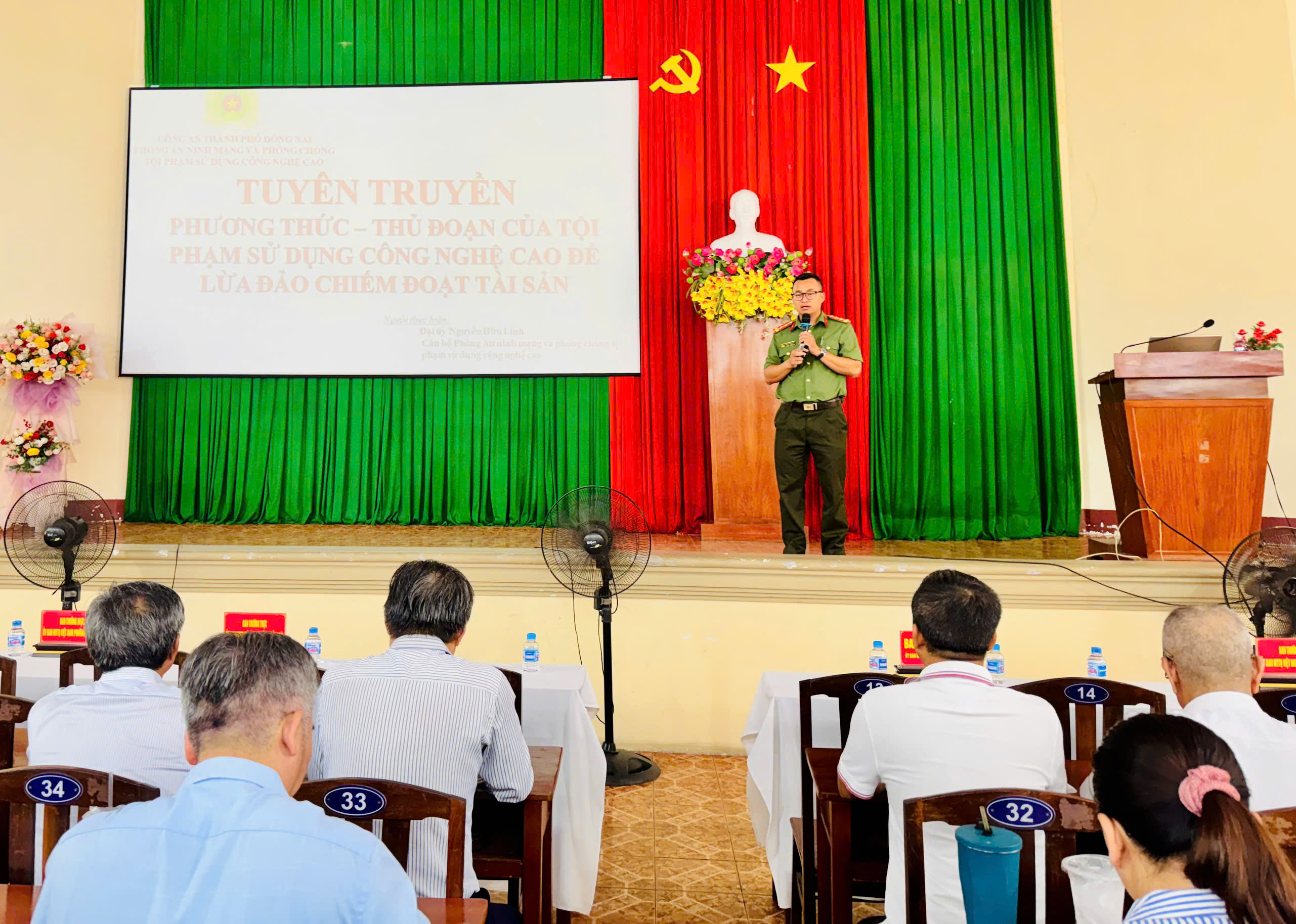 Đồng chí Đại uý Nguyễn Hữu Linh - Cán bộ Phòng an ninh mạng và phòng chống tội phạm sử dụng công nghệ cao Công an thành phố.