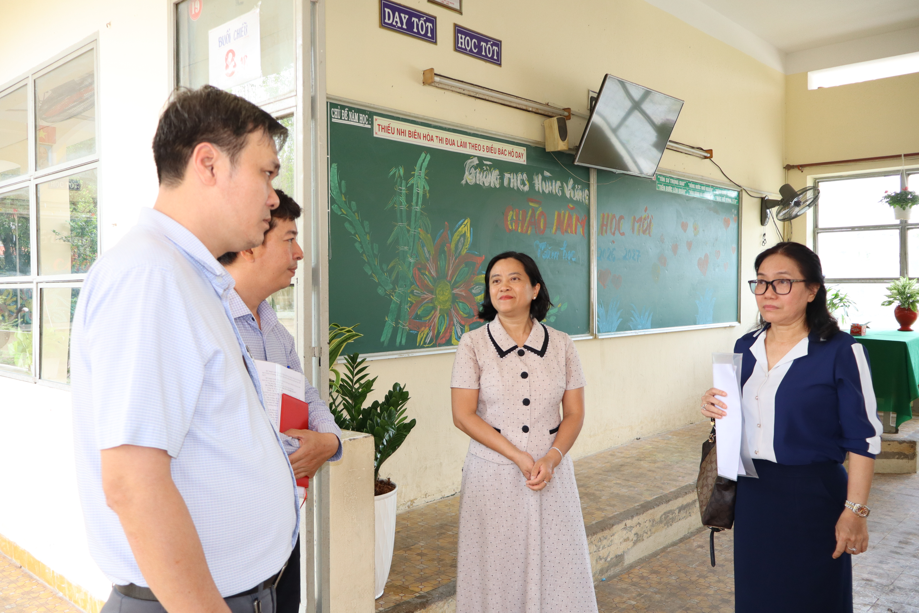 Giám sát công tác tuyển sinh và chuẩn bị khai giảng trường THCS Hùng Vương