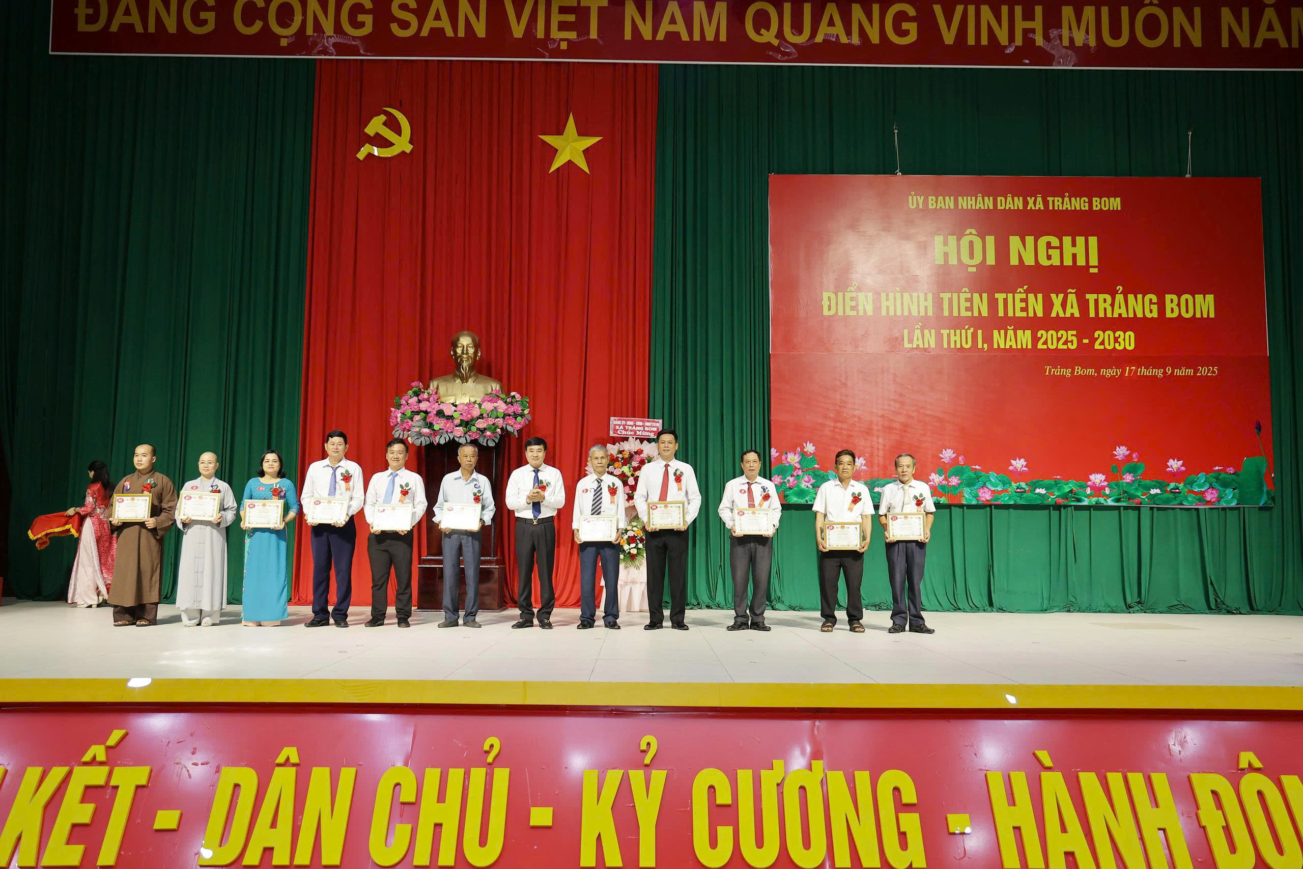 gen h z7021077758370 c49bbea9cb2dede33cedf36f7e00e654