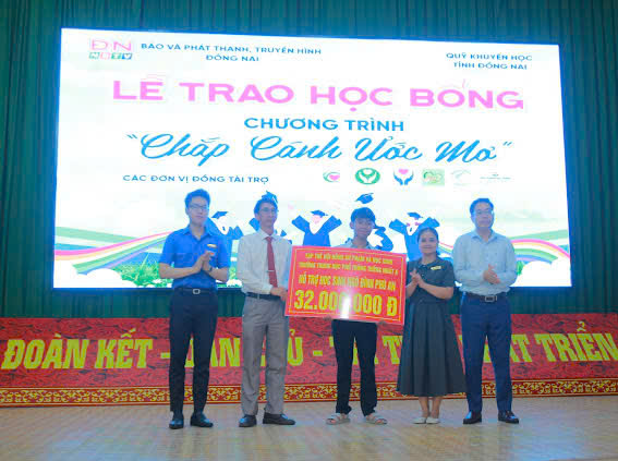 gen n z7120656693819 af179816ffc49eb2457886ef0785778d